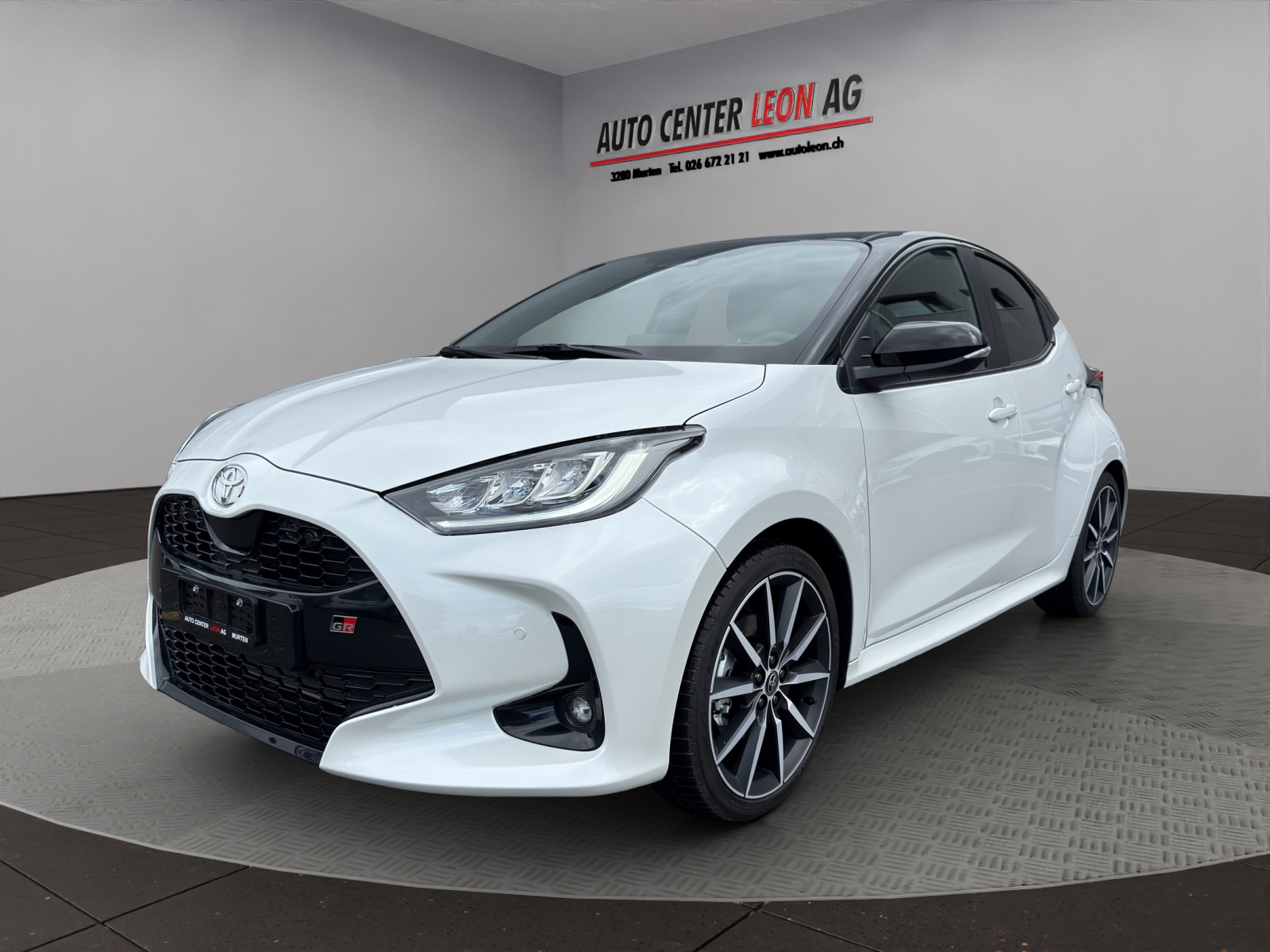 TOYOTA Yaris 1.5 GR Sport e-CVT (4 STÜCK)-showroom-element-1
