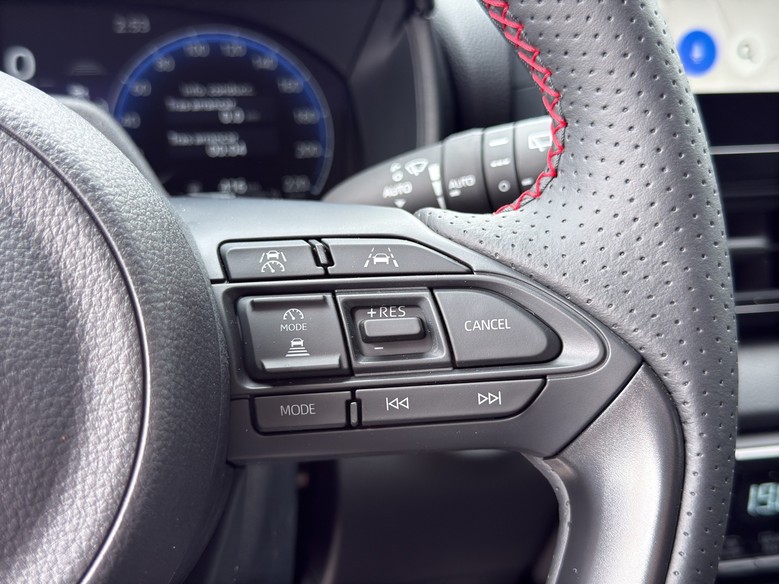 TOYOTA Yaris 1.5 GR Sport e-CVT (4 STÜCK)-image-23