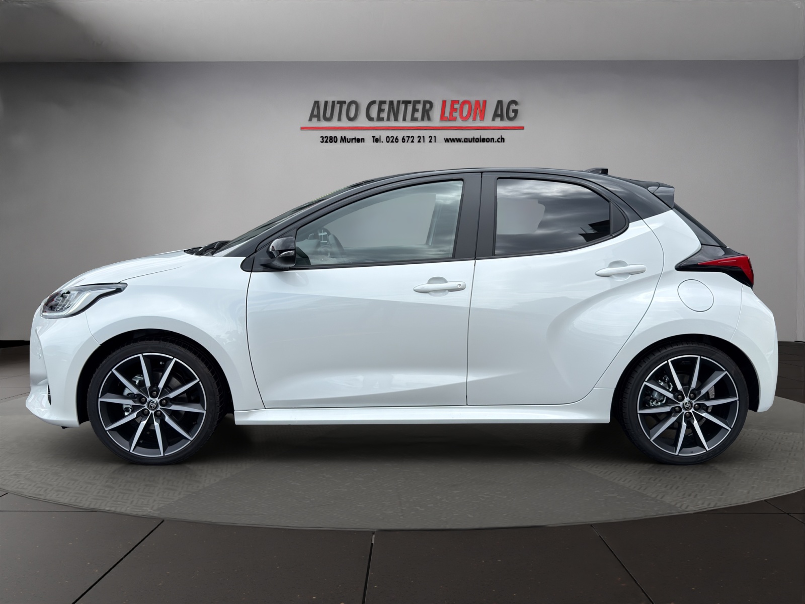 TOYOTA Yaris 1.5 GR Sport e-CVT (4 STÜCK)-showroom-element-2