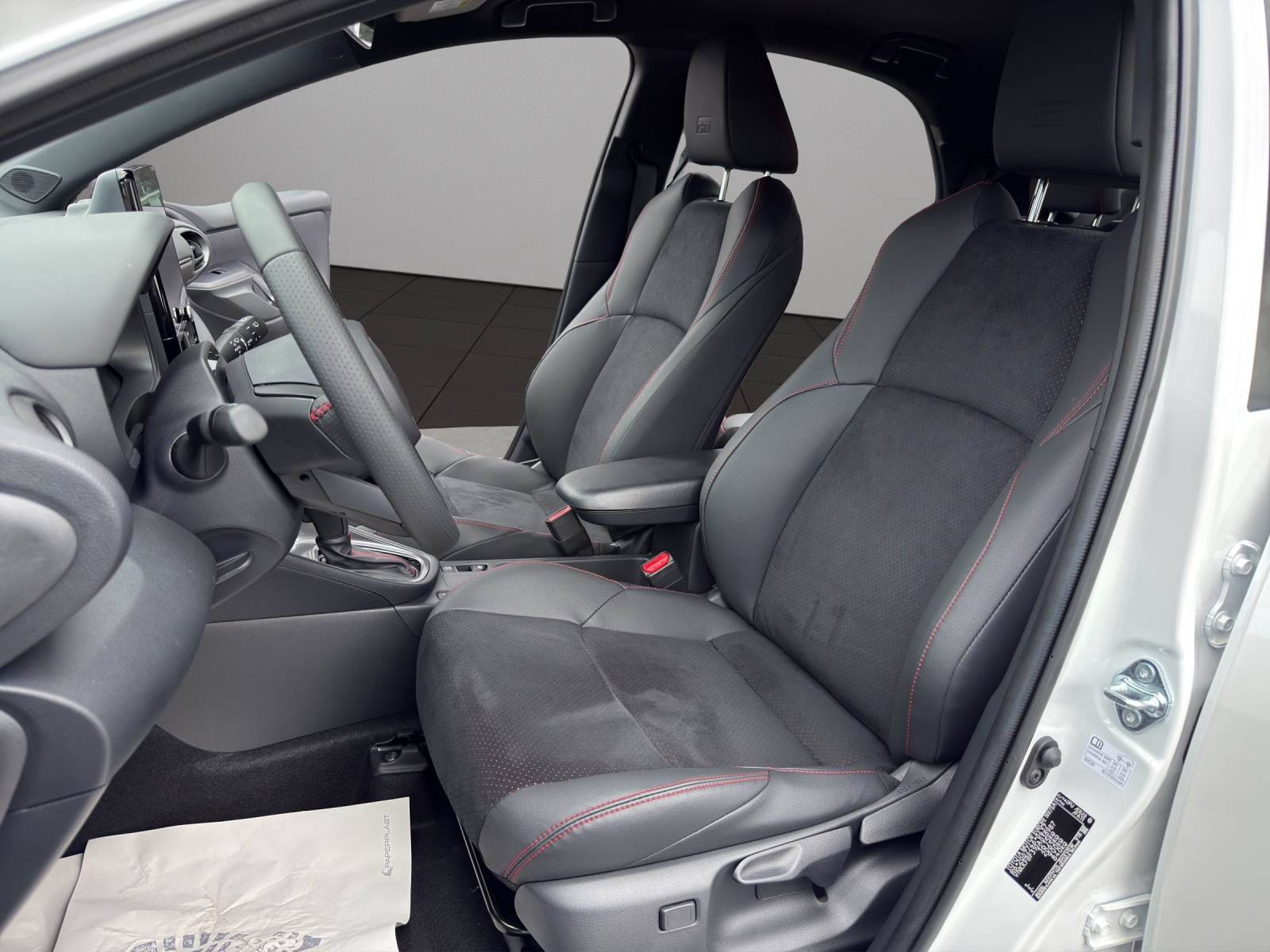 TOYOTA Yaris 1.5 GR Sport e-CVT (4 STÜCK)-image-8