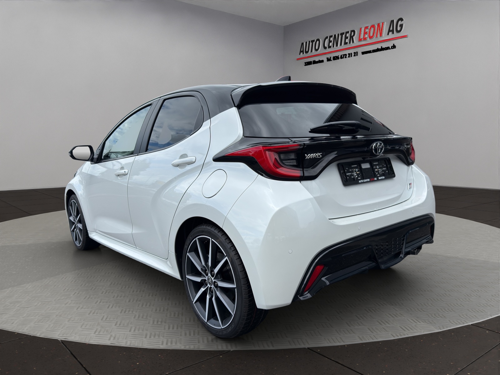 TOYOTA Yaris 1.5 GR Sport e-CVT (4 STÜCK)-showroom-element-3