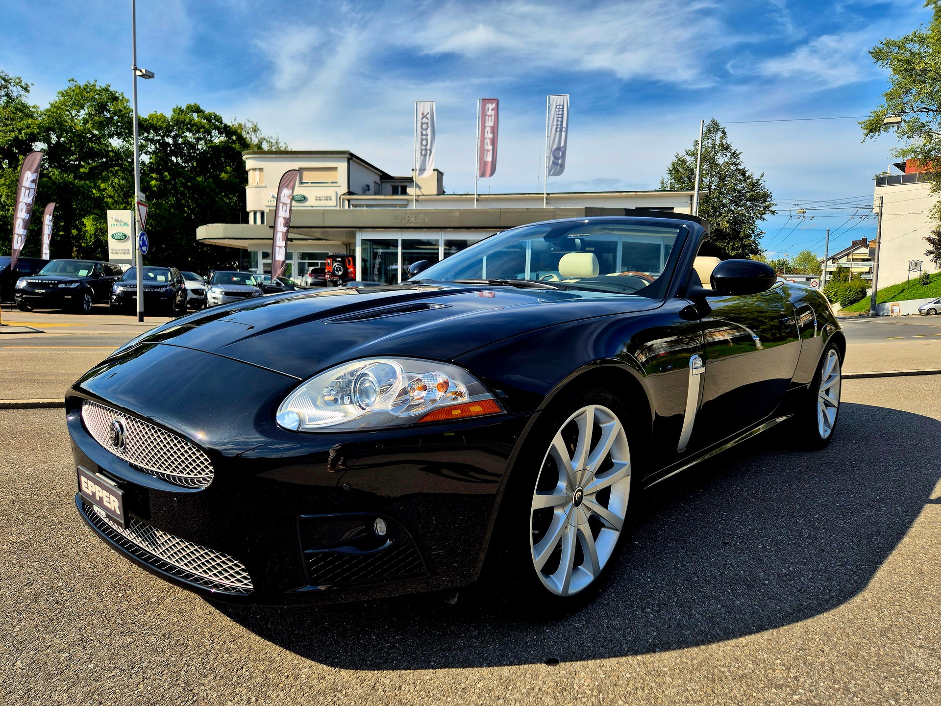 JAGUAR XKR 4.2 V8 SC Automatic-showroom-element-3