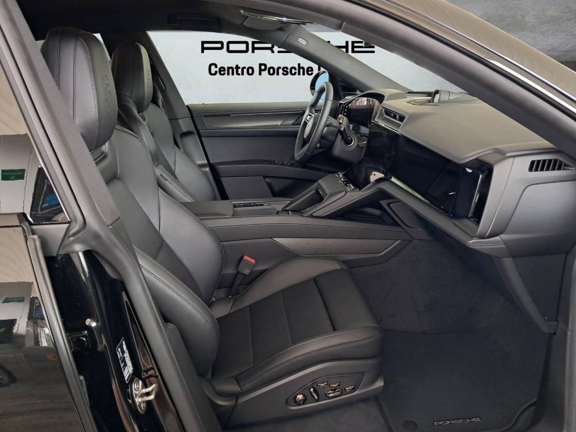 PORSCHE Cayenne Coupé Electric-image-13