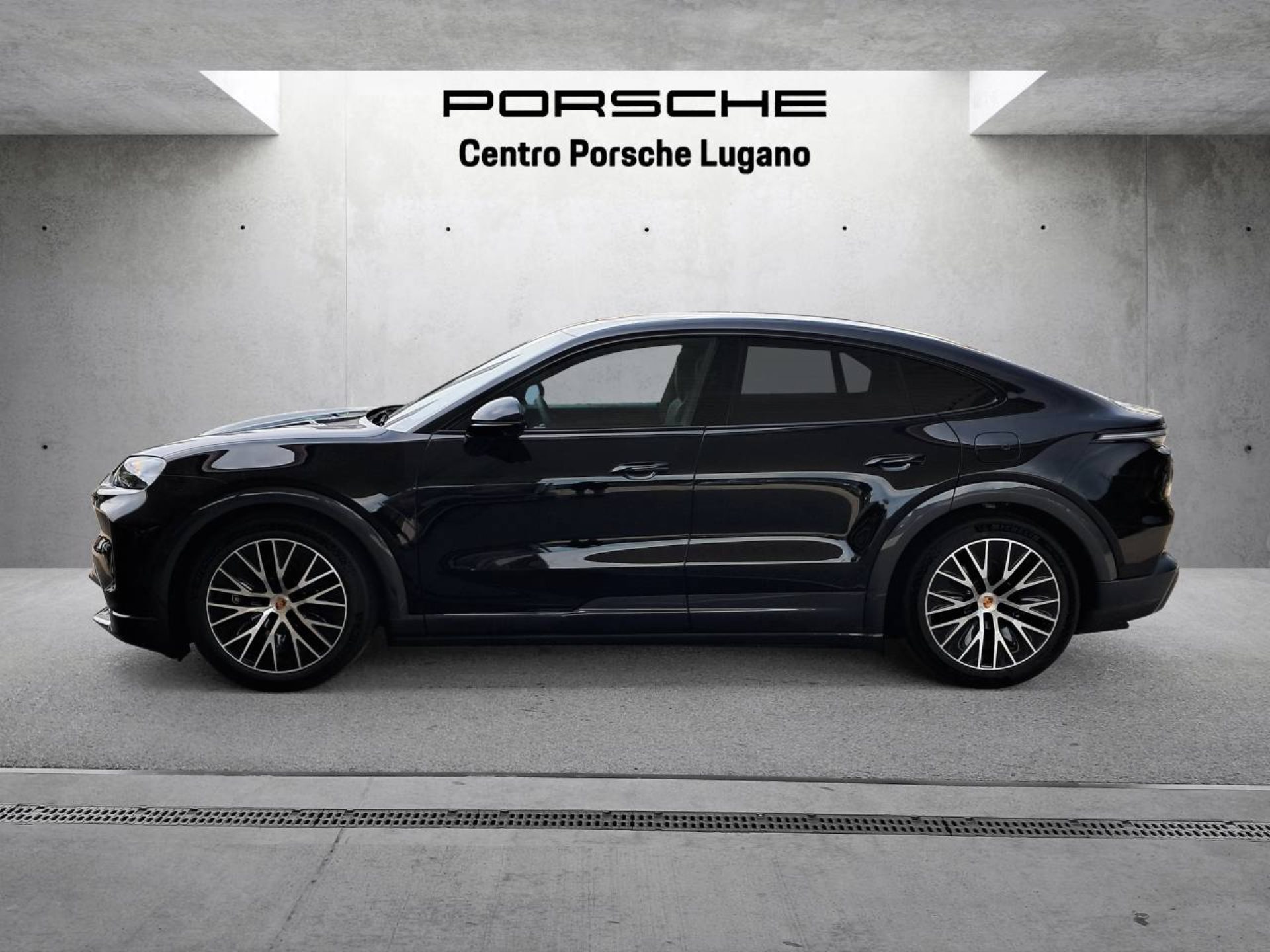 PORSCHE Cayenne Coupé Electric-showroom-element-1