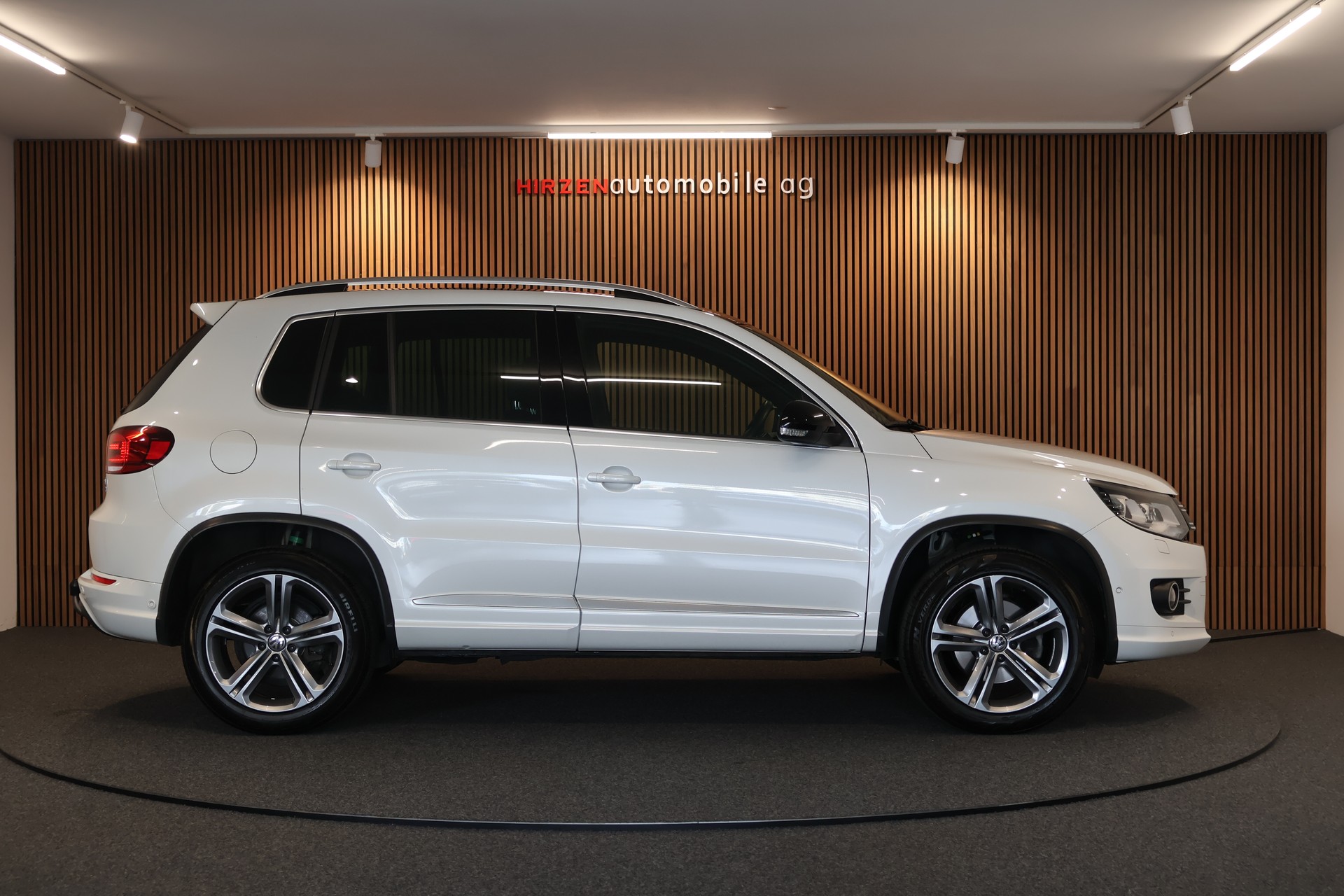VW Tiguan 2.0 TDI BlueMotion Sport&Style 4Motion DSG-image-5