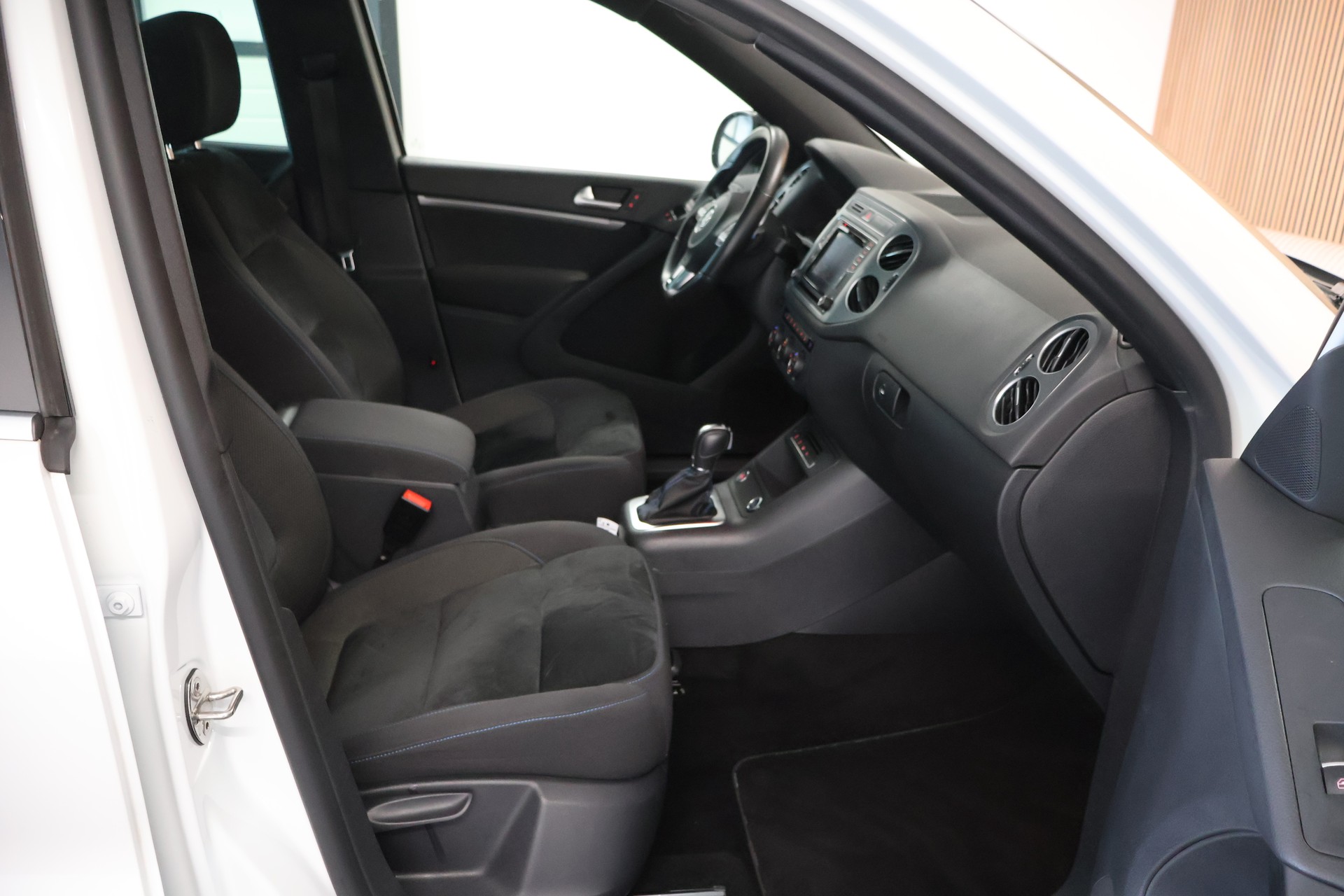 VW Tiguan 2.0 TDI BlueMotion Sport&Style 4Motion DSG-image-12