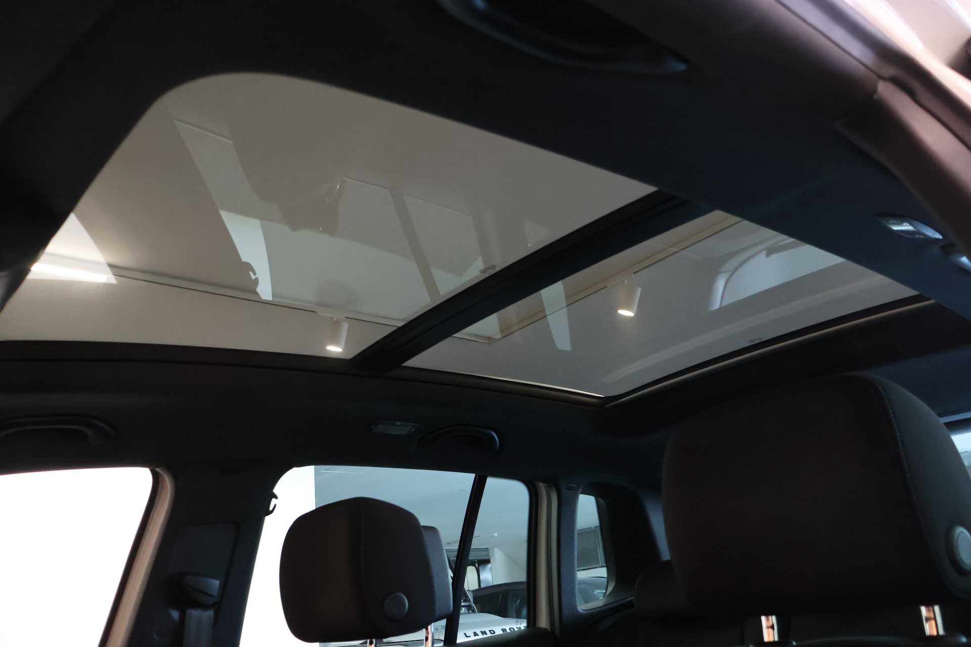 VW Tiguan 2.0 TDI BlueMotion Sport&Style 4Motion DSG-image-27