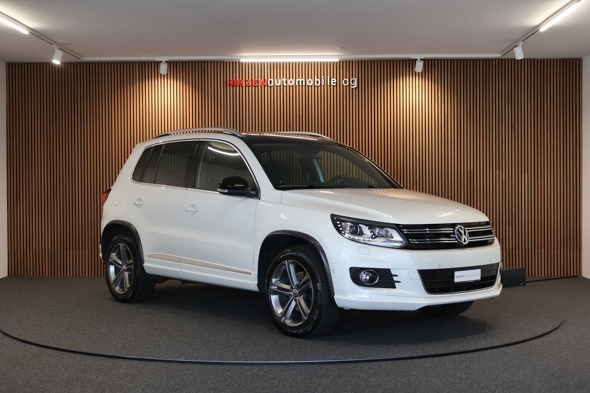 VW Tiguan 2.0 TDI BlueMotion Sport&Style 4Motion DSG-image-6