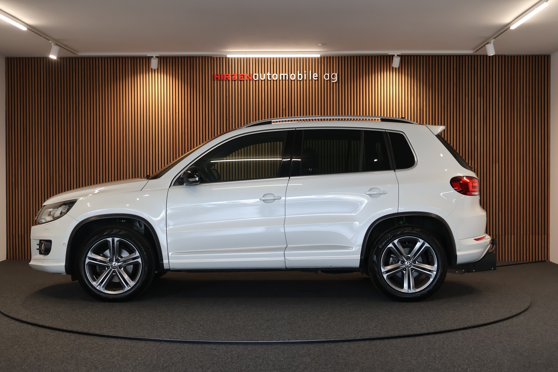 VW Tiguan 2.0 TDI BlueMotion Sport&Style 4Motion DSG-showroom-element-1