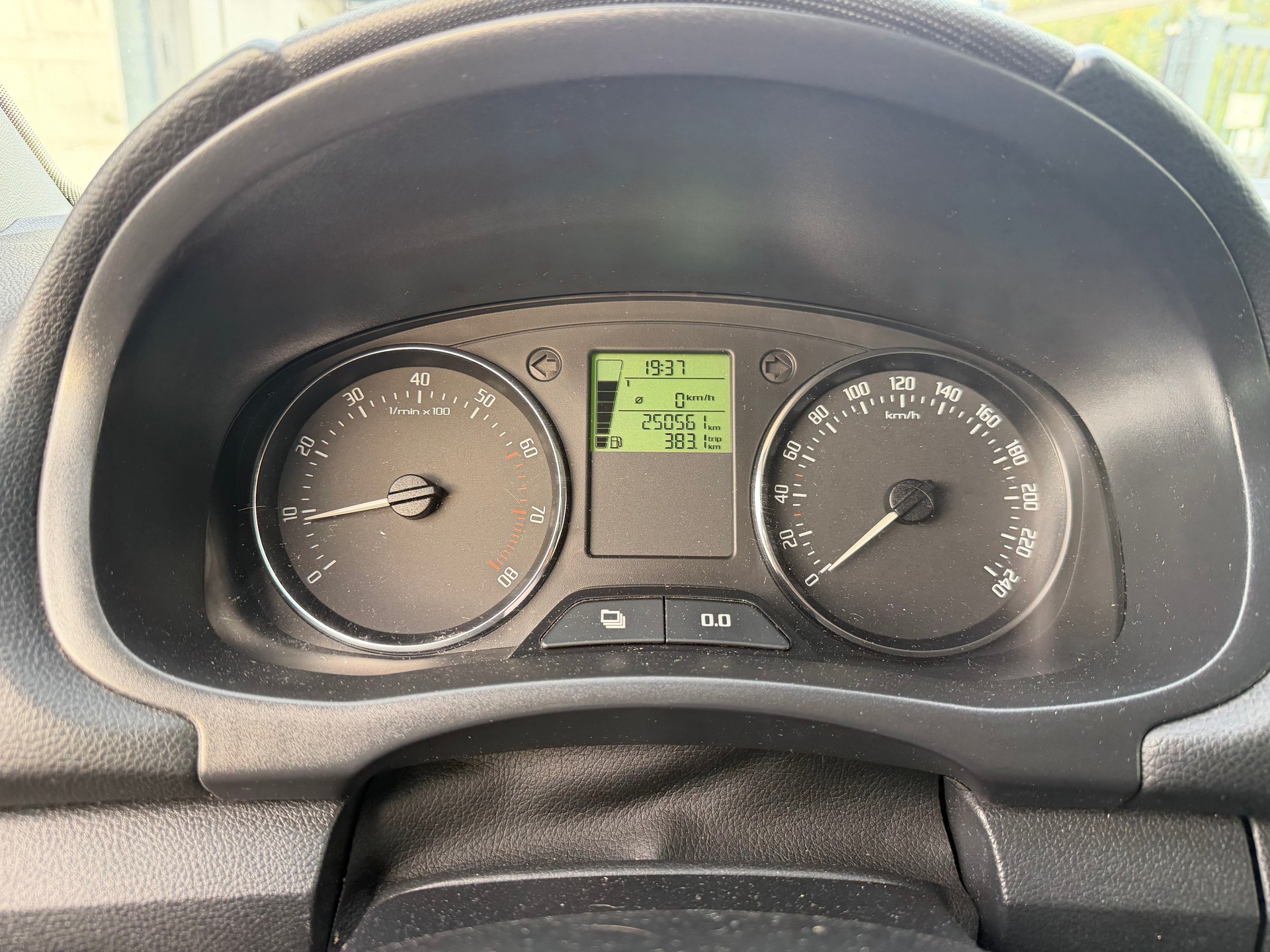 SKODA Fabia 1.2 Ambition-image-10