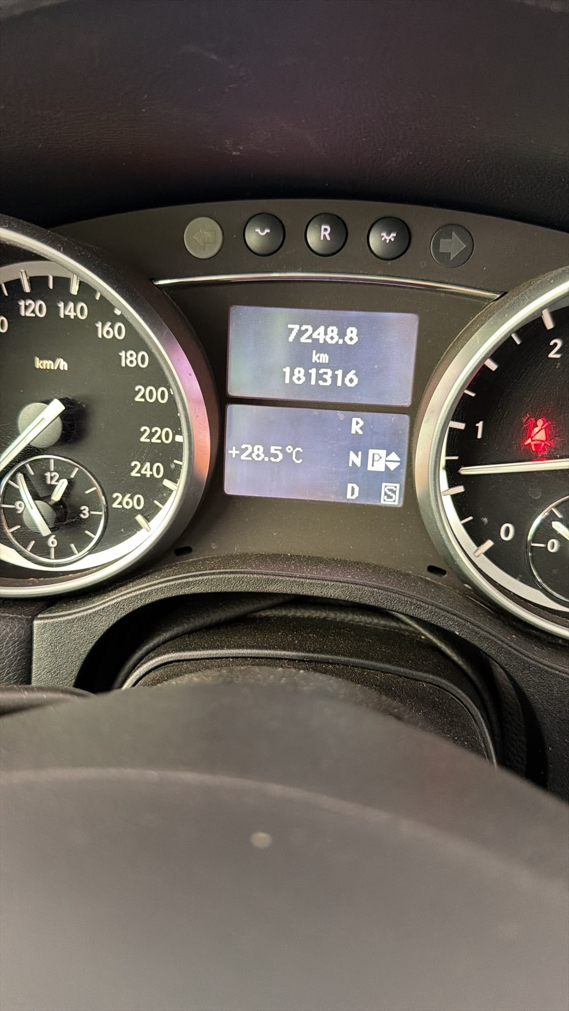 MERCEDES-BENZ GL 350 CDI BlueEfficiency 4Matic 7G-Tronic-image-7