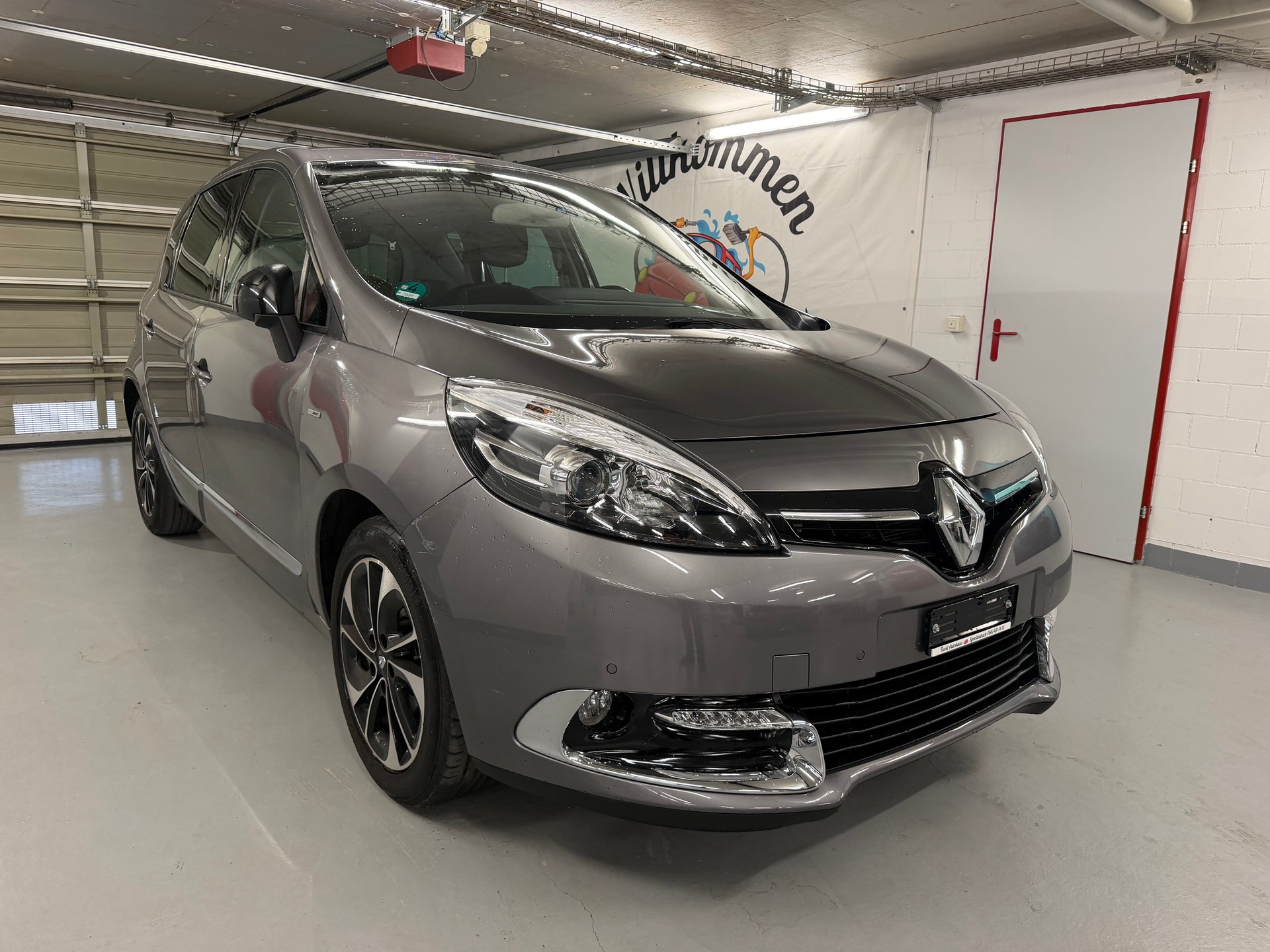 RENAULT Scénic 1.5 dCi Swiss Edition EDC-showroom-element-1