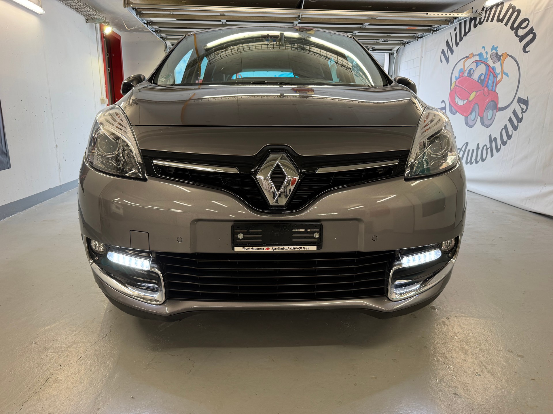 RENAULT Scénic 1.5 dCi Swiss Edition EDC-showroom-element-2