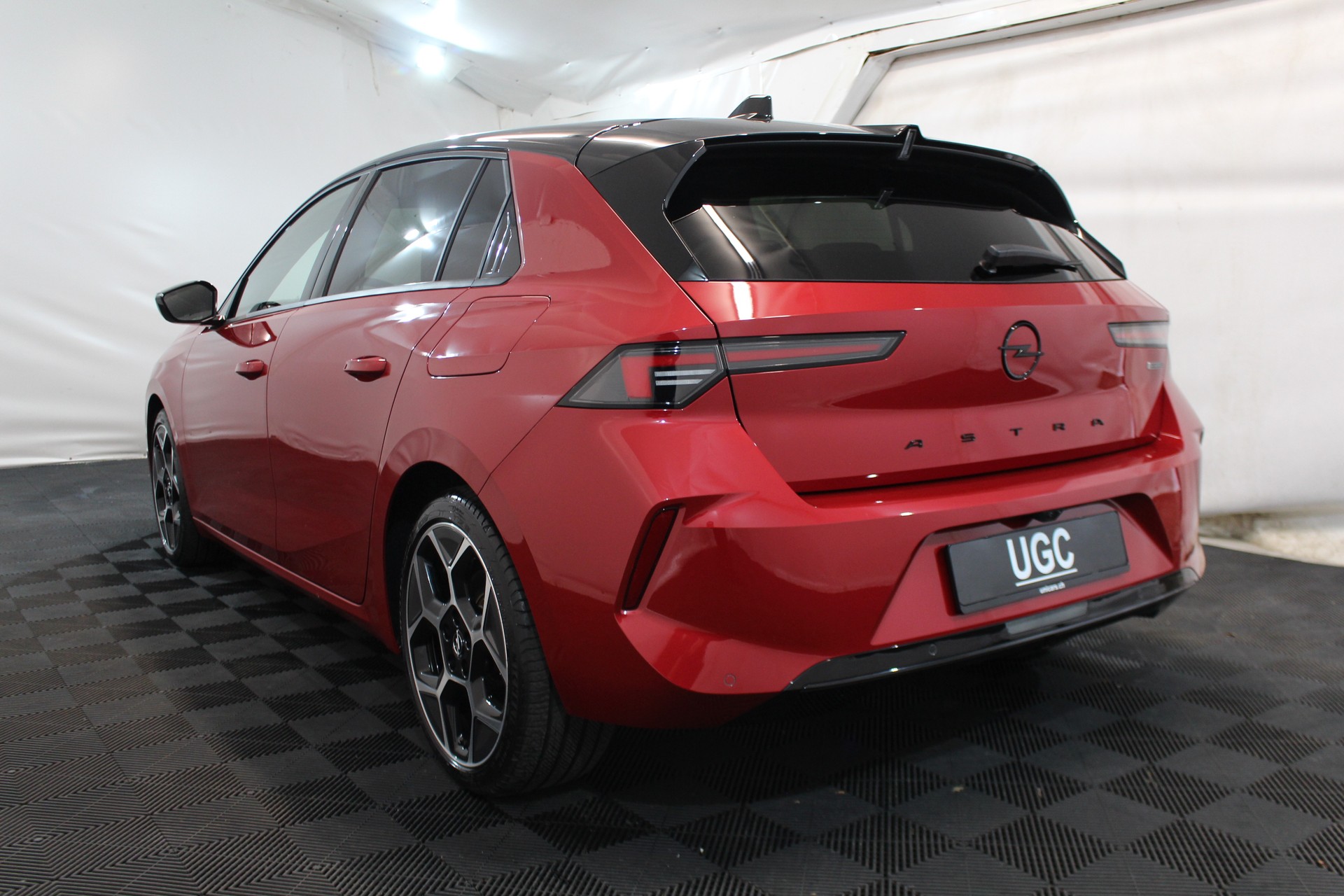 OPEL Astra 1.6 T PHEV 180 Swiss Plus-showroom-element-3