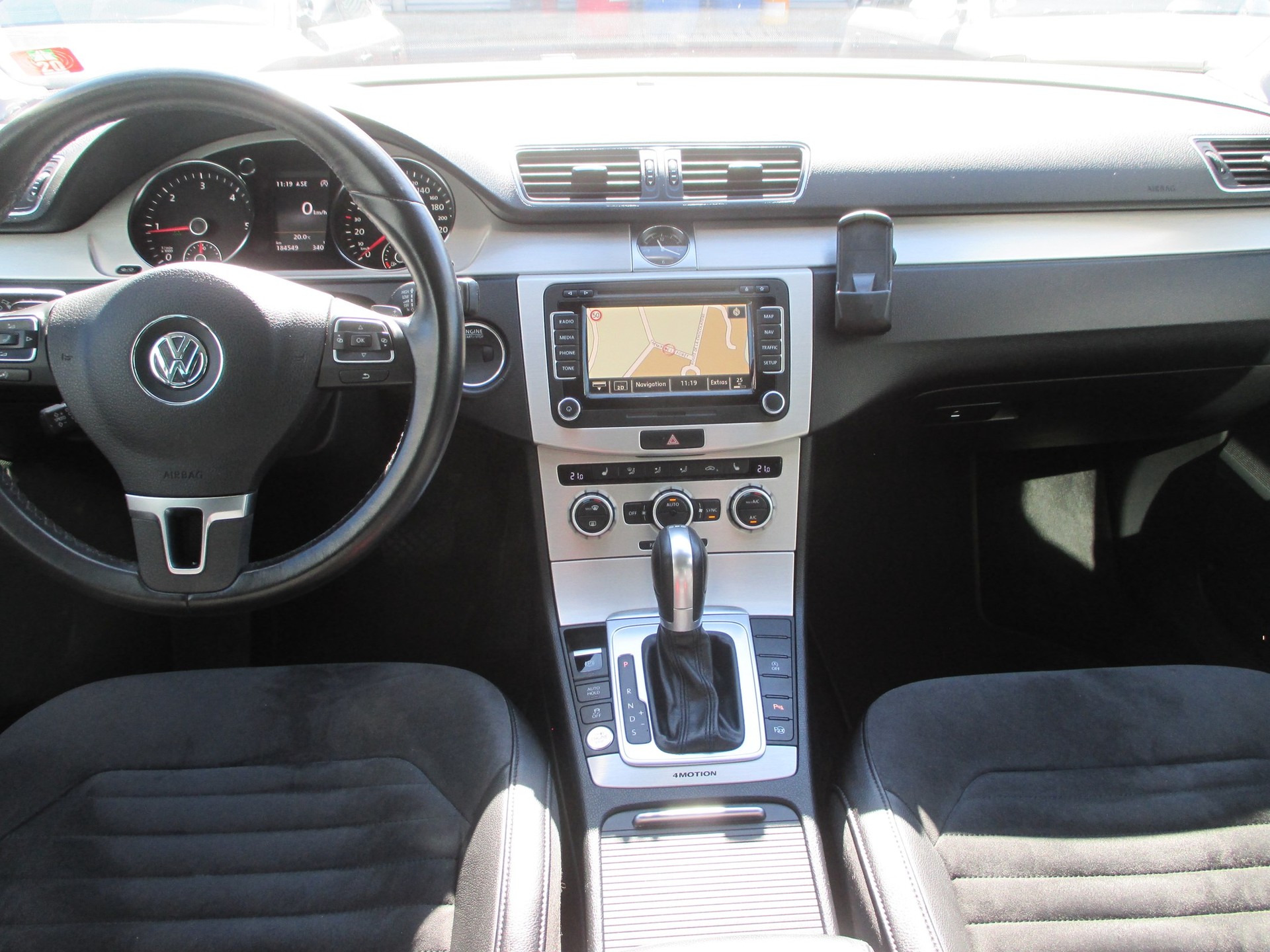 VW Passat Variant 2.0 TDI BMT Highline 4MDSG-image-1