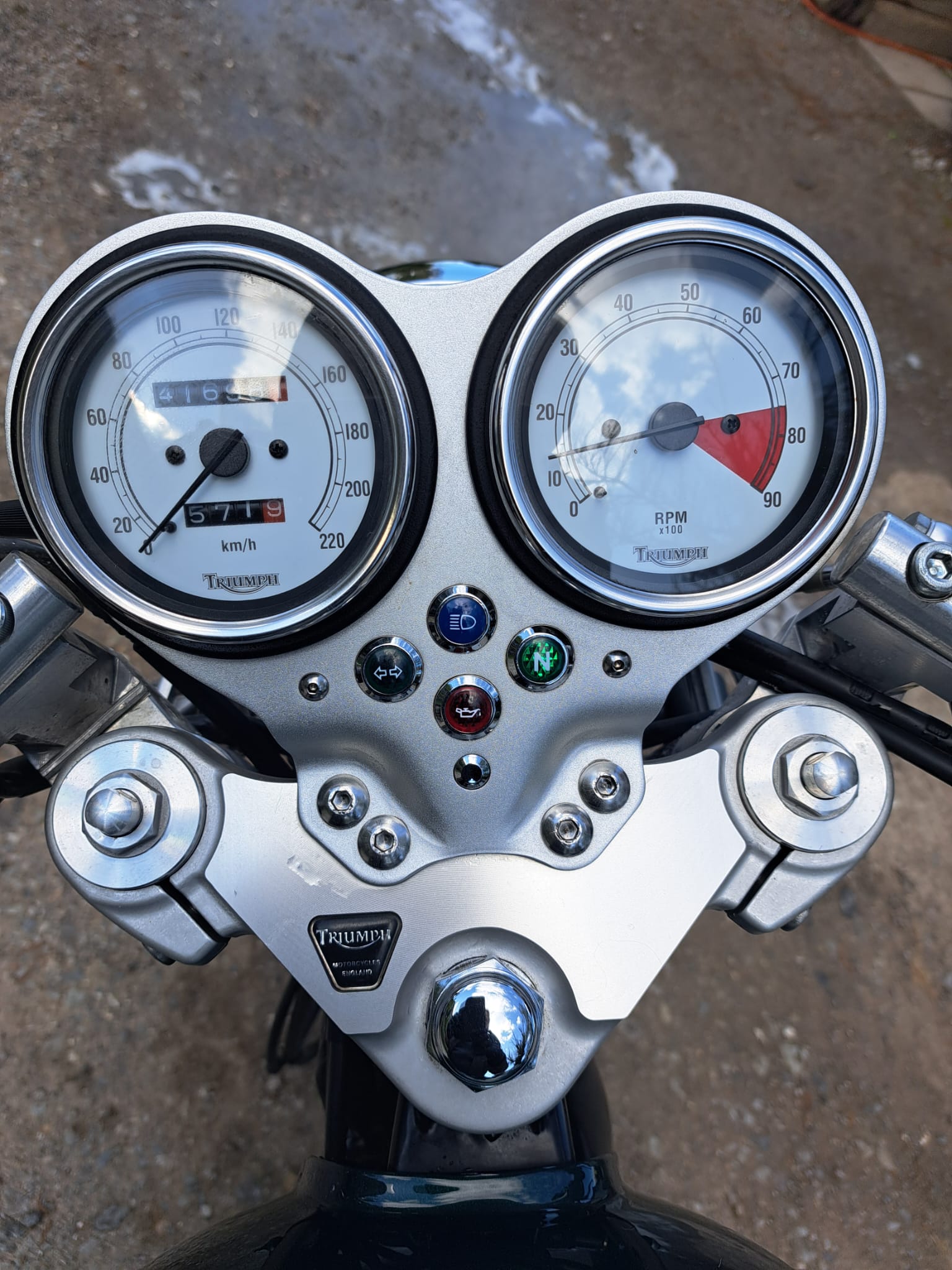TRIUMPH Thruxton 900-image-4