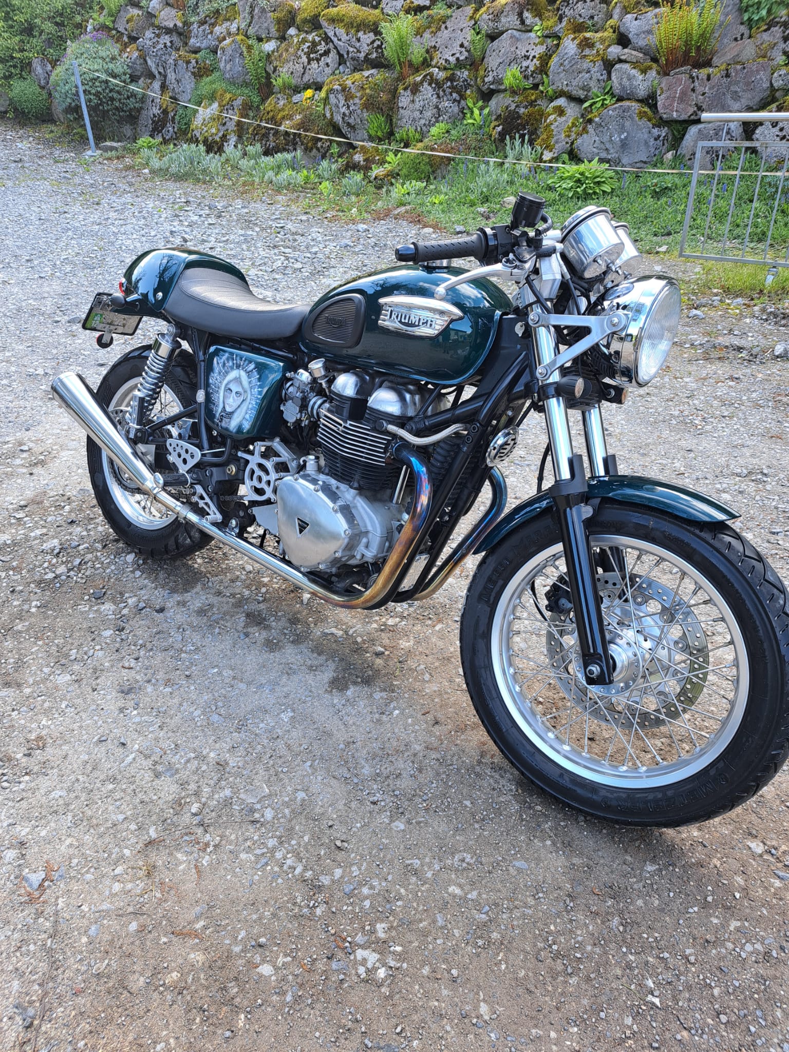 TRIUMPH Thruxton 900