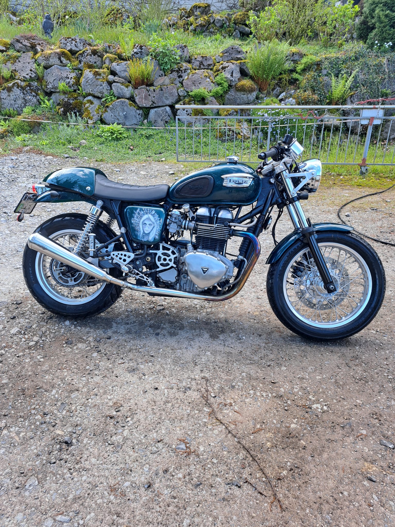 TRIUMPH Thruxton 900-image-2