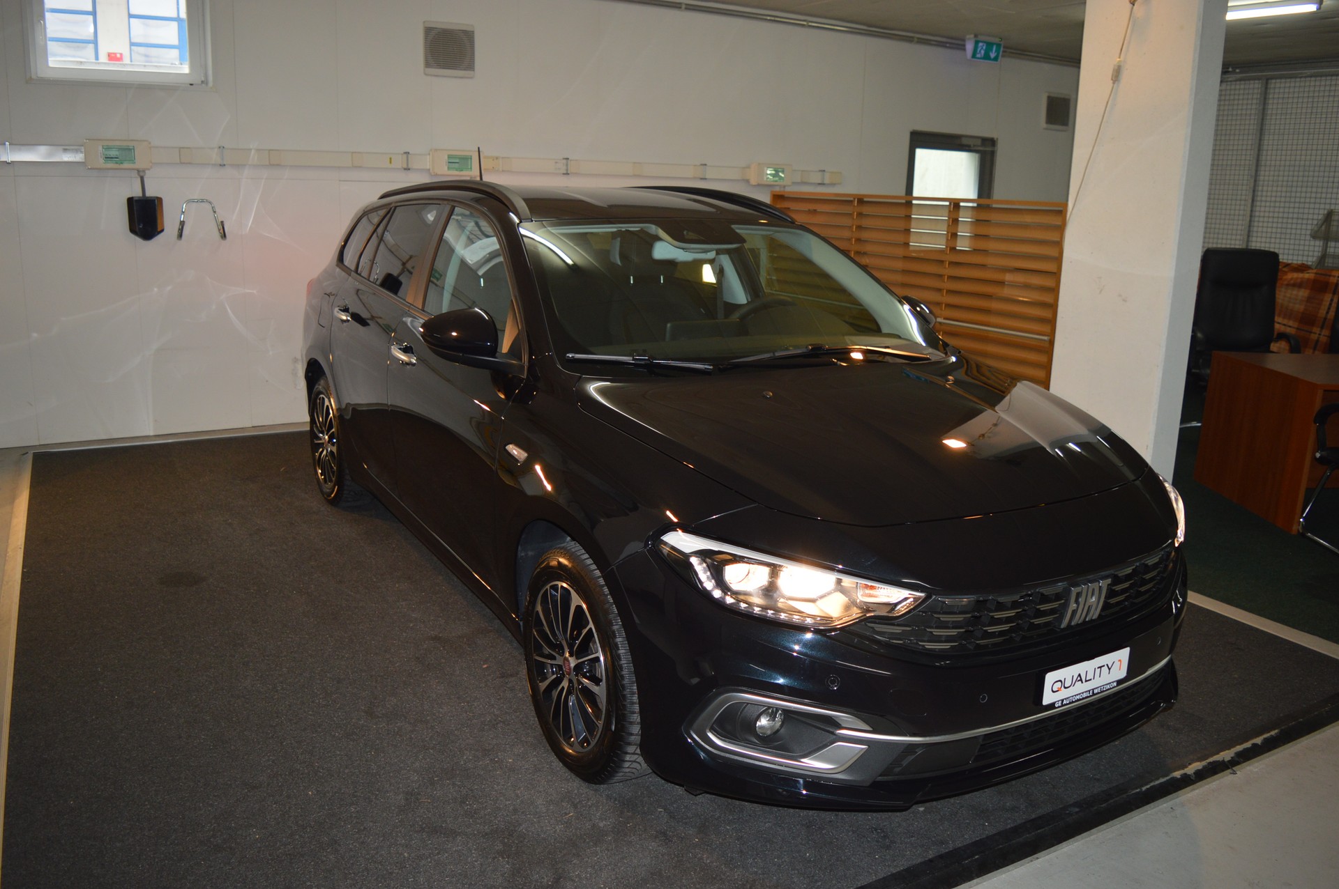 FIAT Tipo 1.5 Hybrid Station Wagon Swiss Edition-showroom-element-2