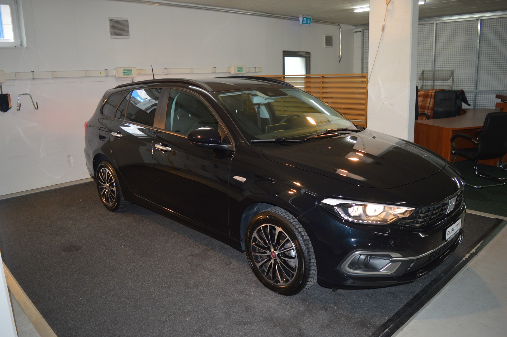 FIAT Tipo 1.5 Hybrid Station Wagon Swiss Edition-showroom-element-3