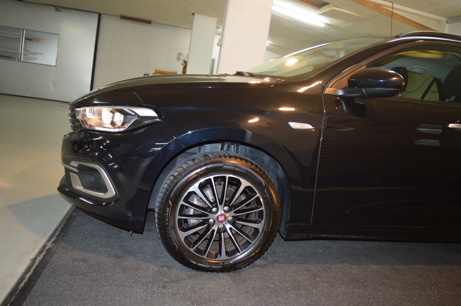FIAT Tipo 1.5 Hybrid Station Wagon Swiss Edition-image-6