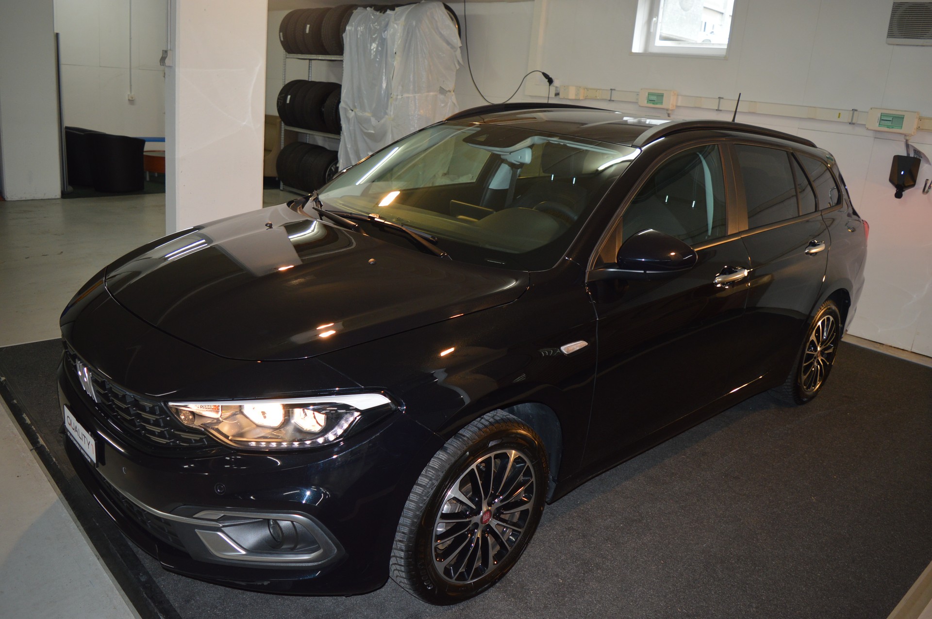 FIAT Tipo 1.5 Hybrid Station Wagon Swiss Edition-image-5