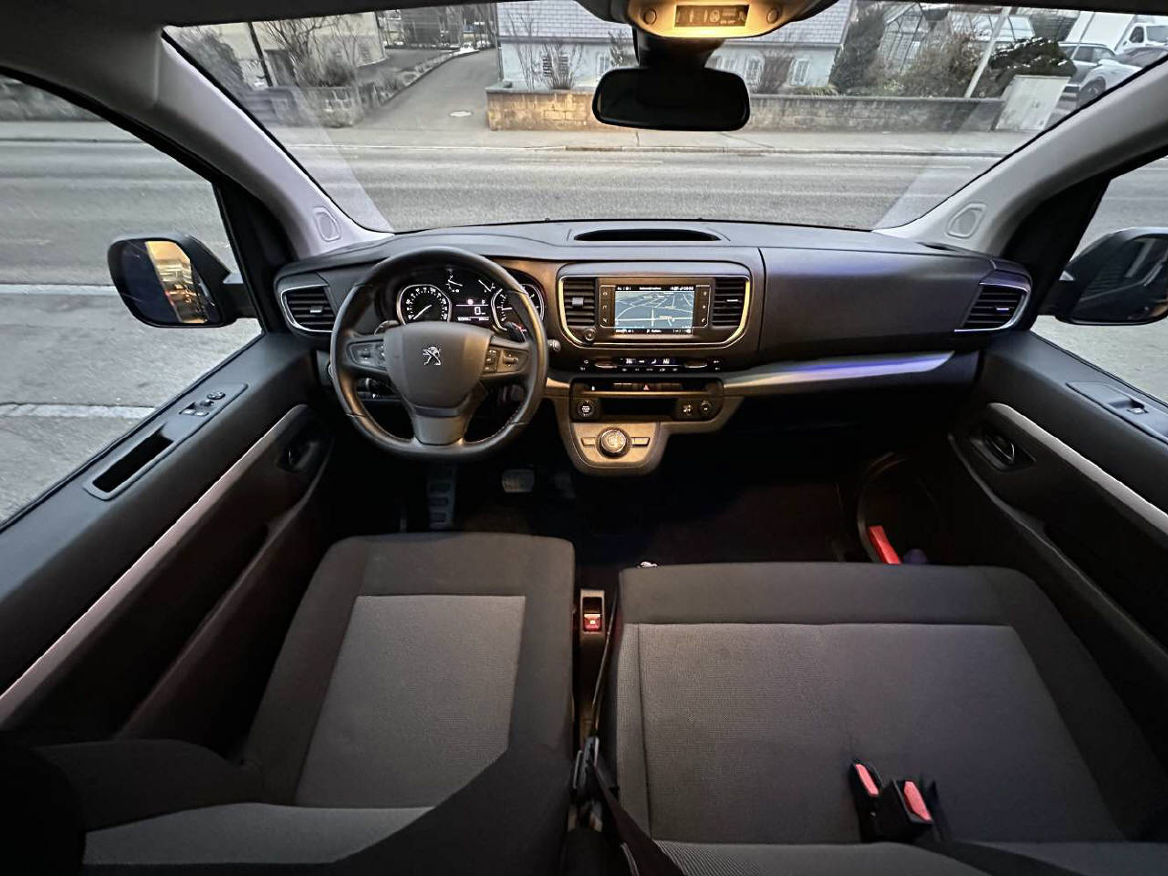 PEUGEOT Traveller 2.0 BlueHDi 180 Business S/S-image-8