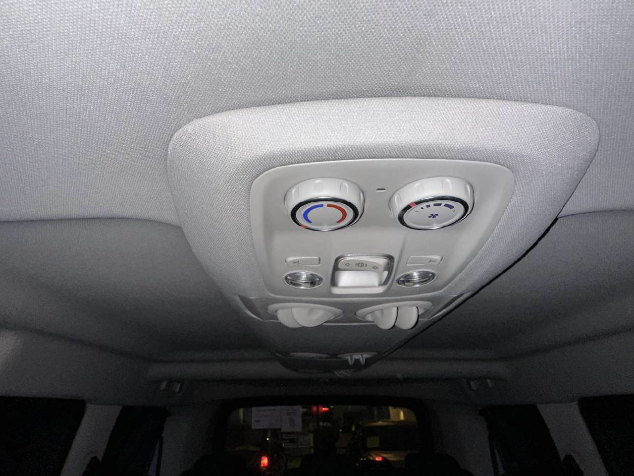 PEUGEOT Traveller 2.0 BlueHDi 180 Business S/S-image-15