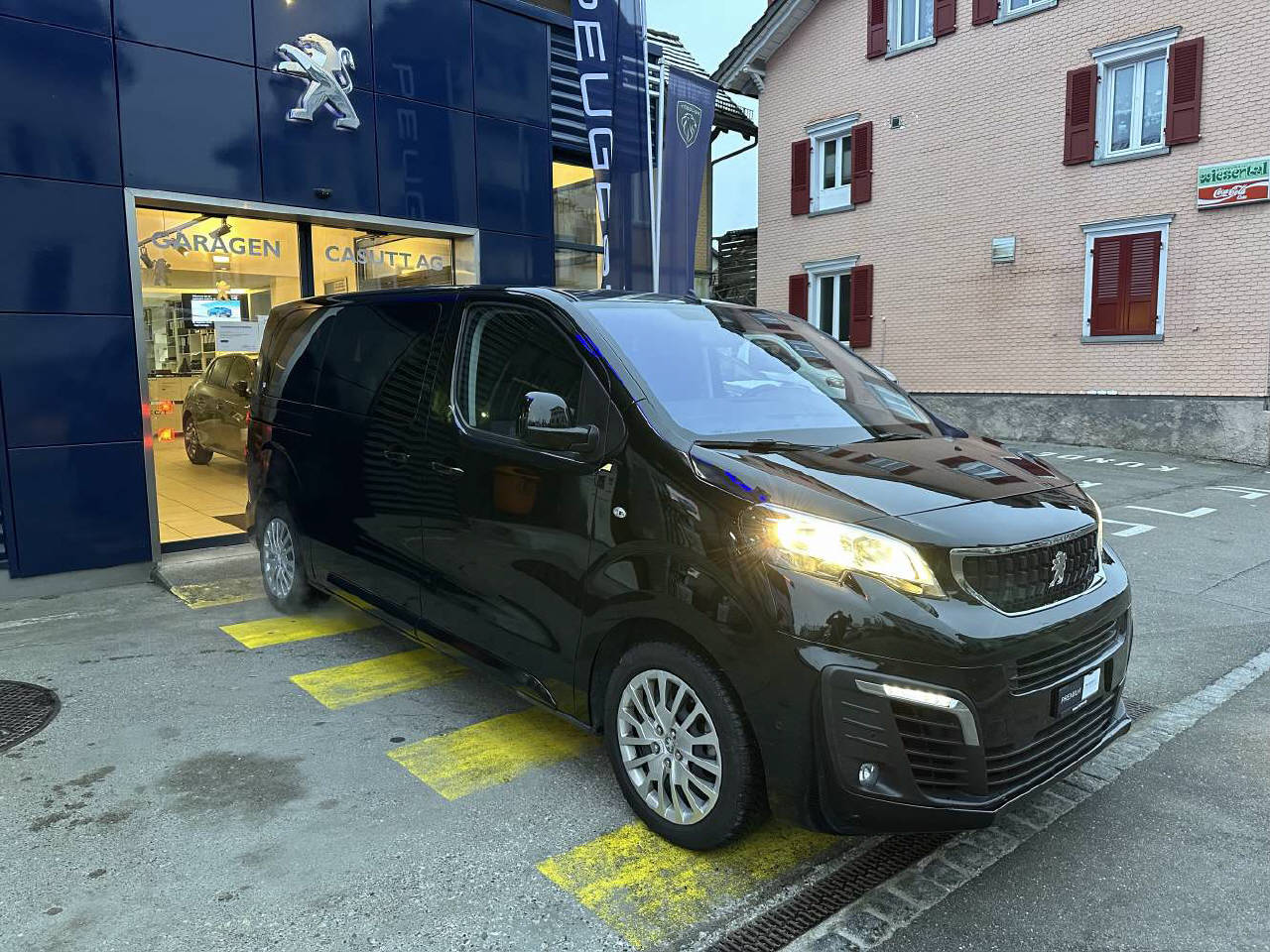 PEUGEOT Traveller 2.0 BlueHDi 180 Business S/S-showroom-element-2