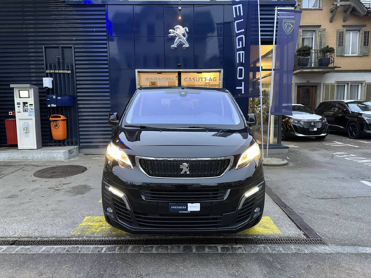 PEUGEOT Traveller 2.0 BlueHDi 180 Business S/S-showroom-element-1