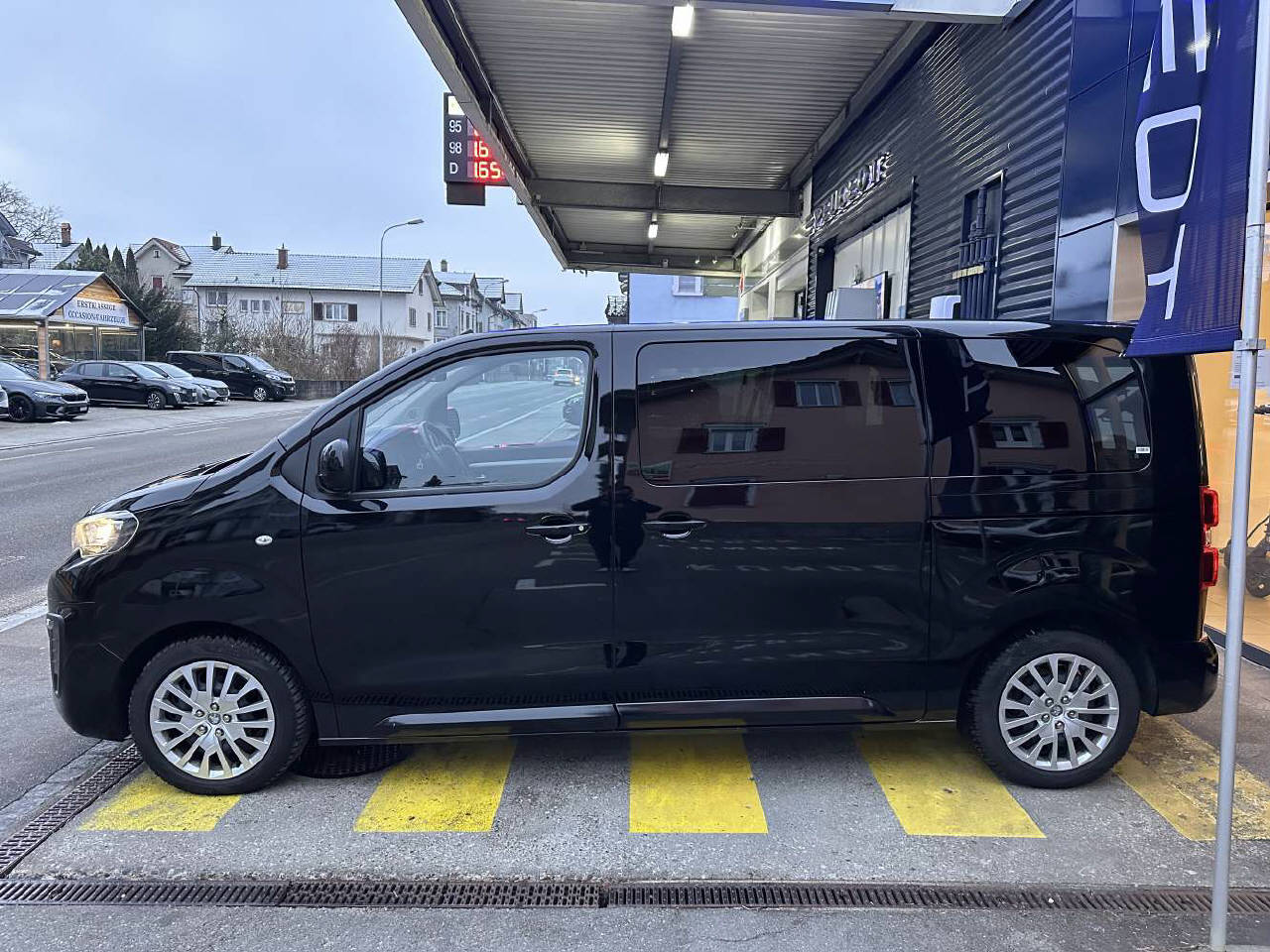 PEUGEOT Traveller 2.0 BlueHDi 180 Business S/S-image-6