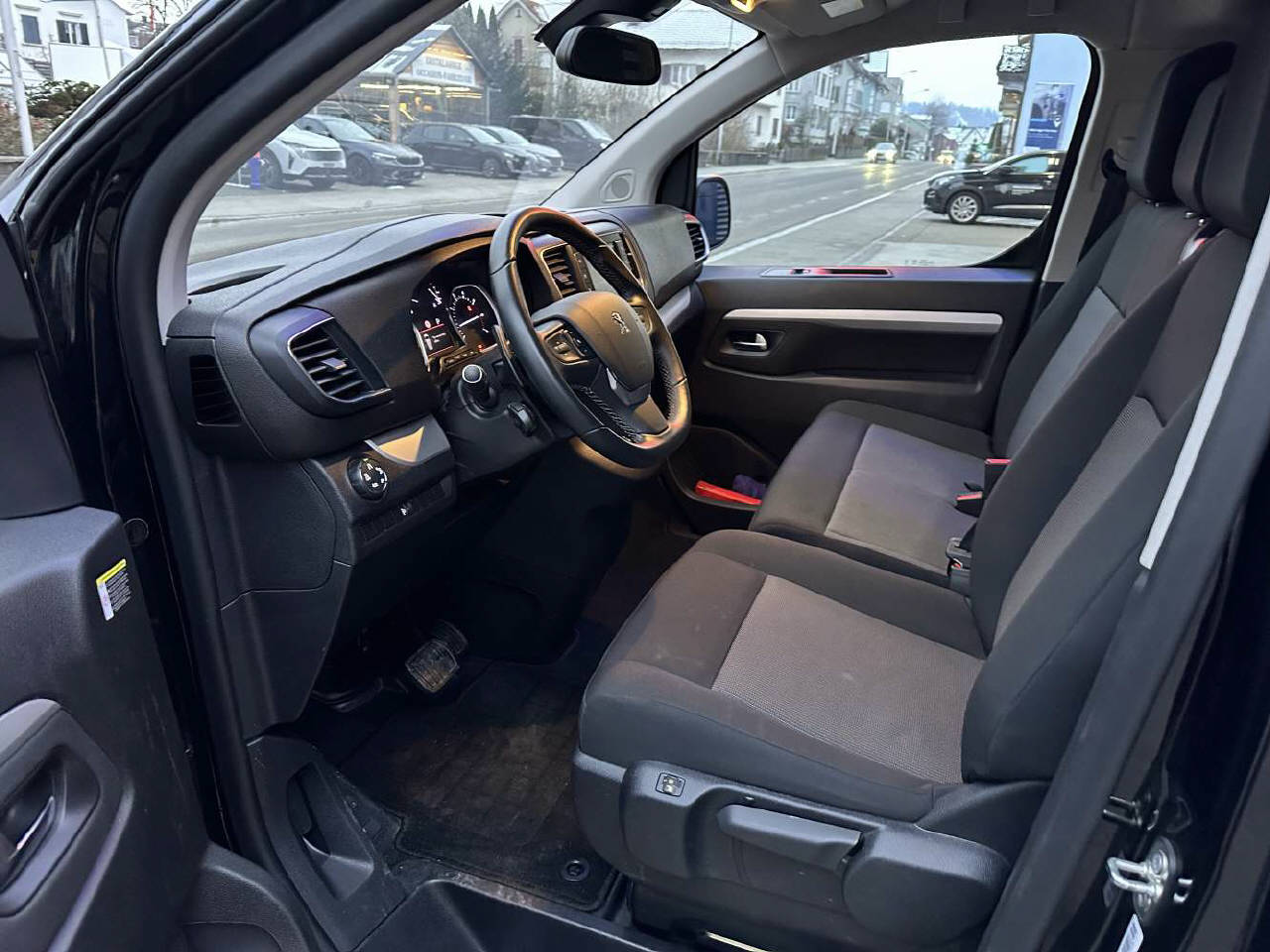 PEUGEOT Traveller 2.0 BlueHDi 180 Business S/S-image-7