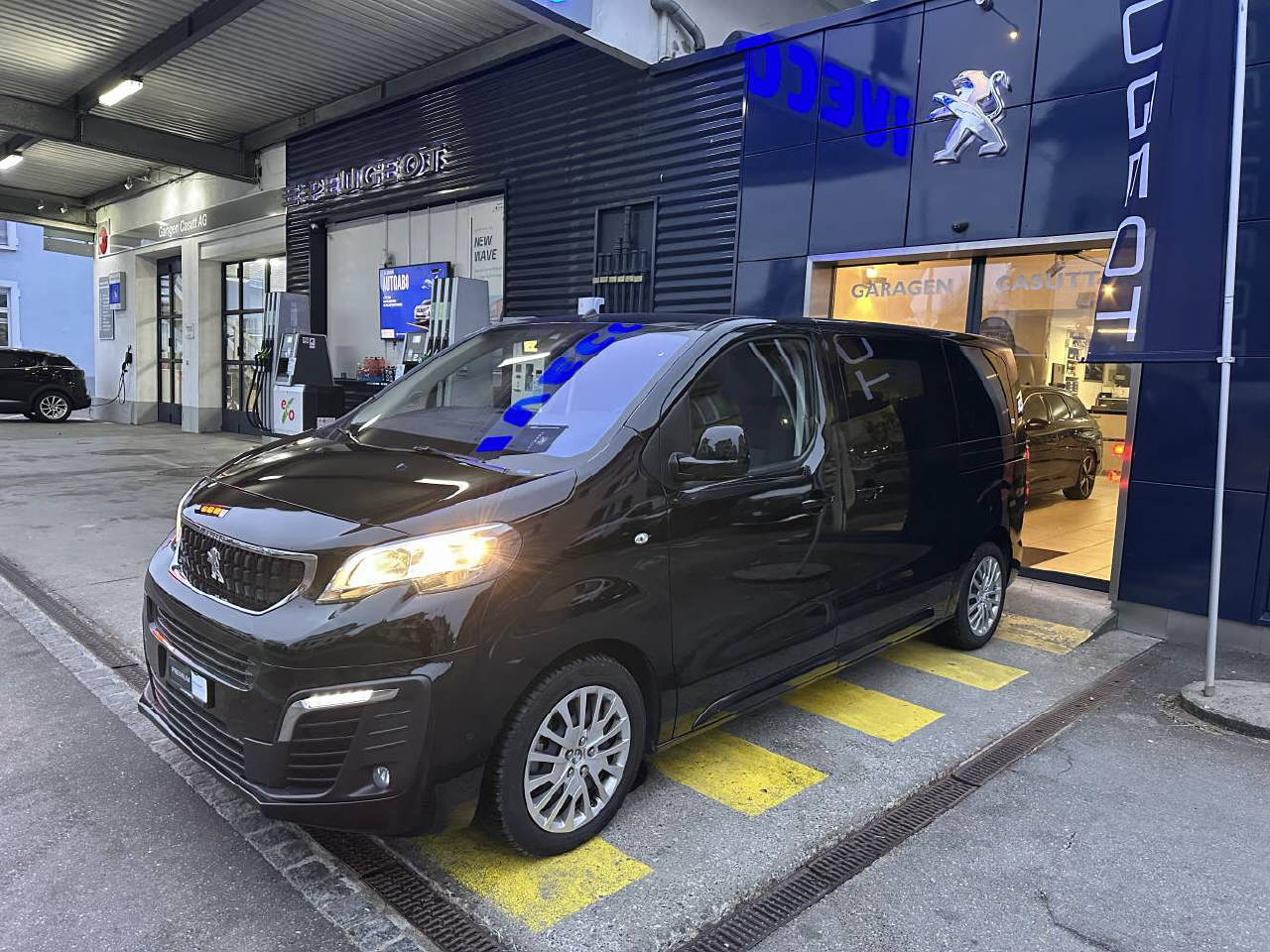 PEUGEOT Traveller 2.0 BlueHDi 180 Business S/S