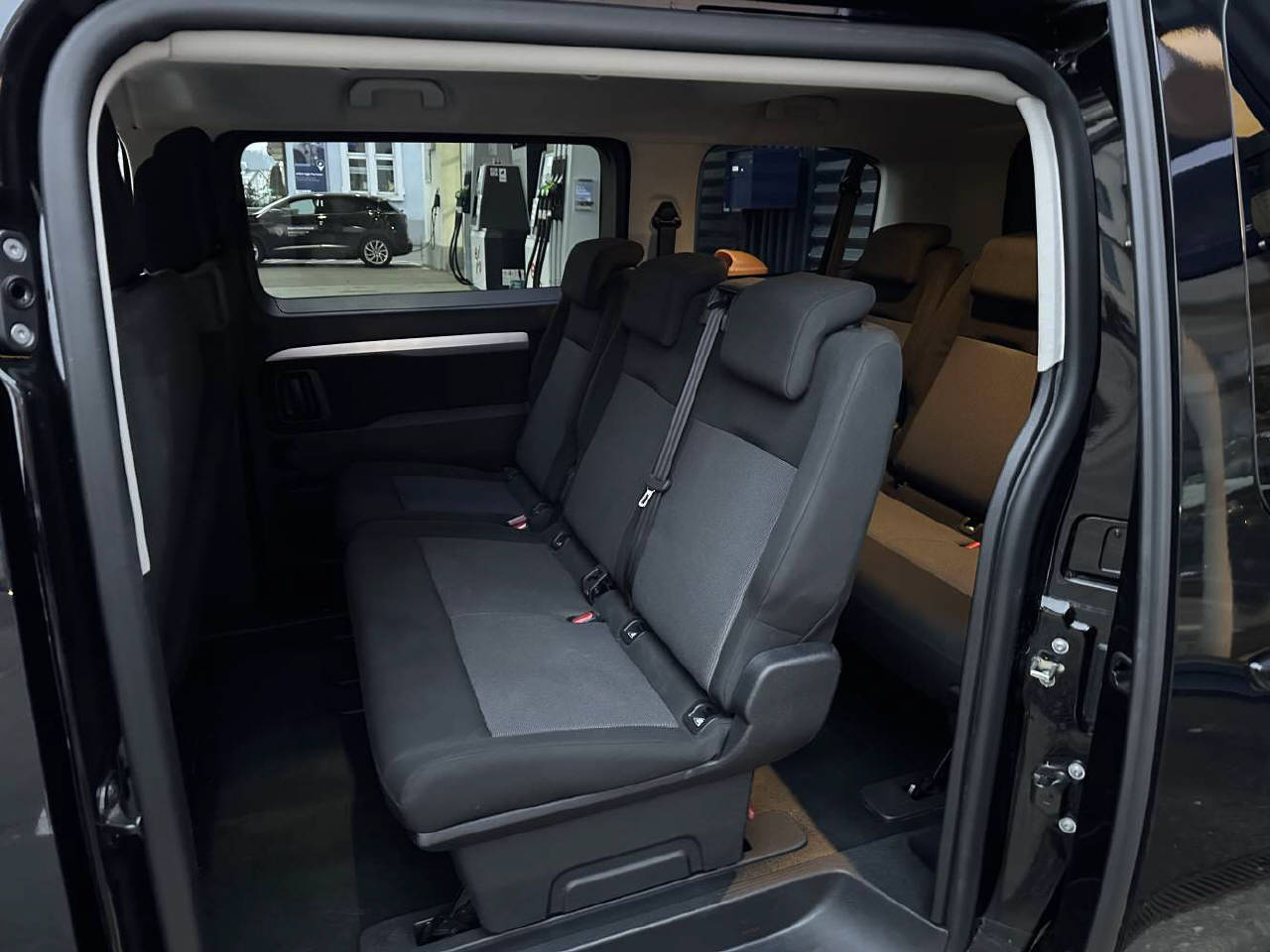 PEUGEOT Traveller 2.0 BlueHDi 180 Business S/S-image-13