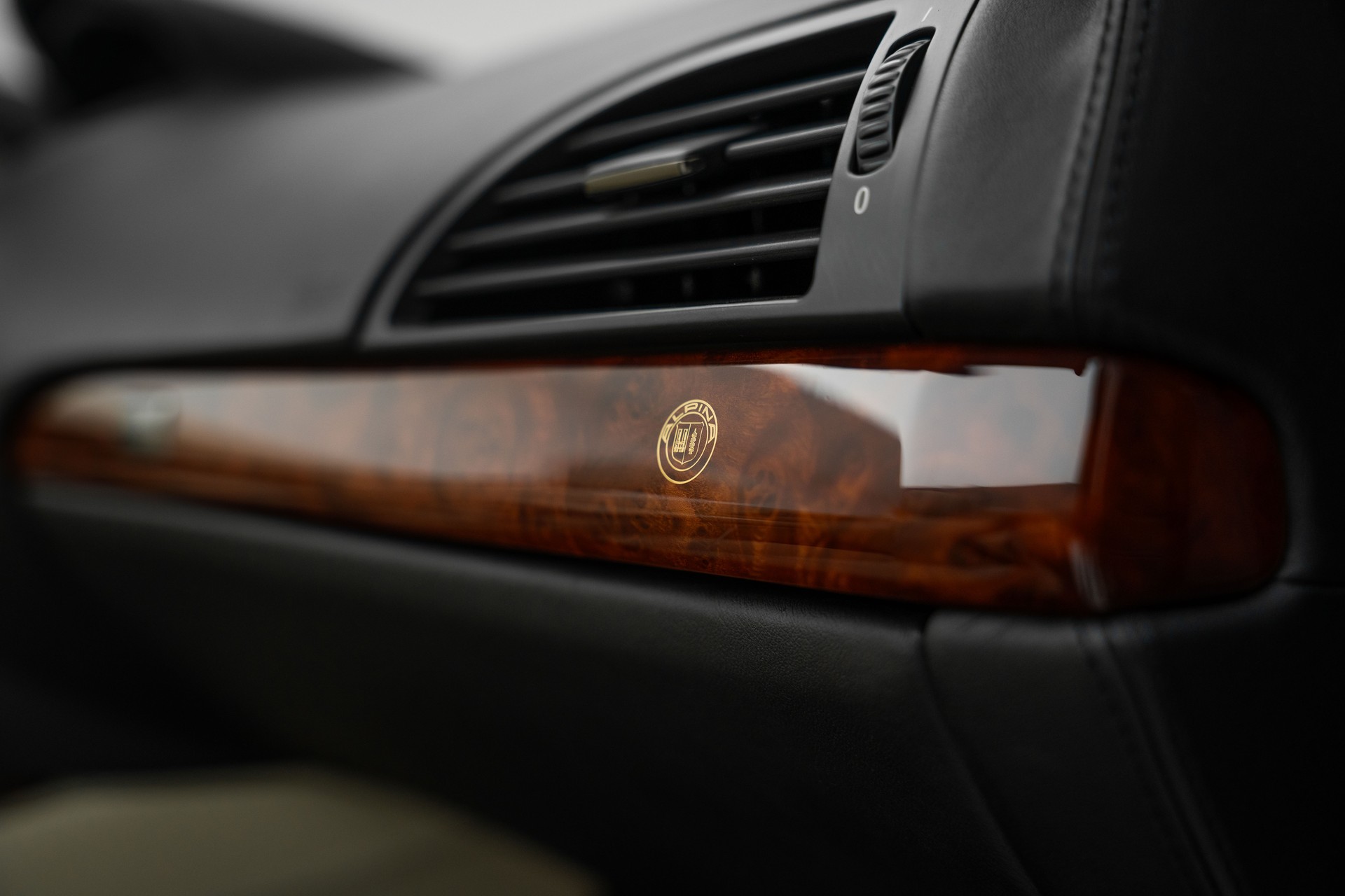 BMW-ALPINA B6 4.4 V8 Cabrio-image-26