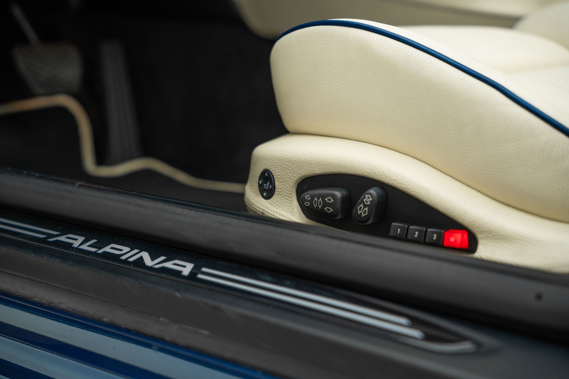 BMW-ALPINA B6 4.4 V8 Cabrio-image-17