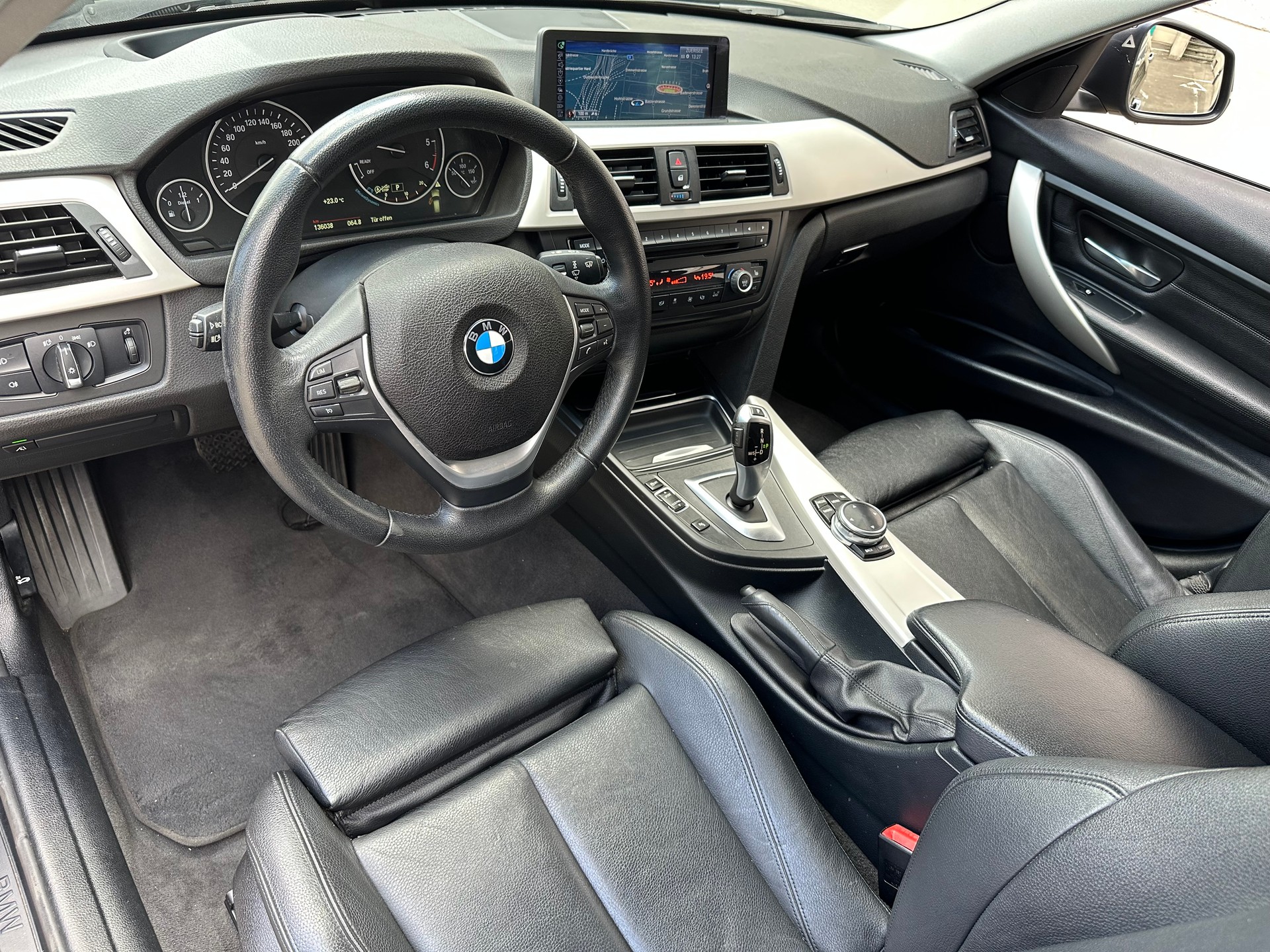 BMW 318d Touring Steptronic-image-9