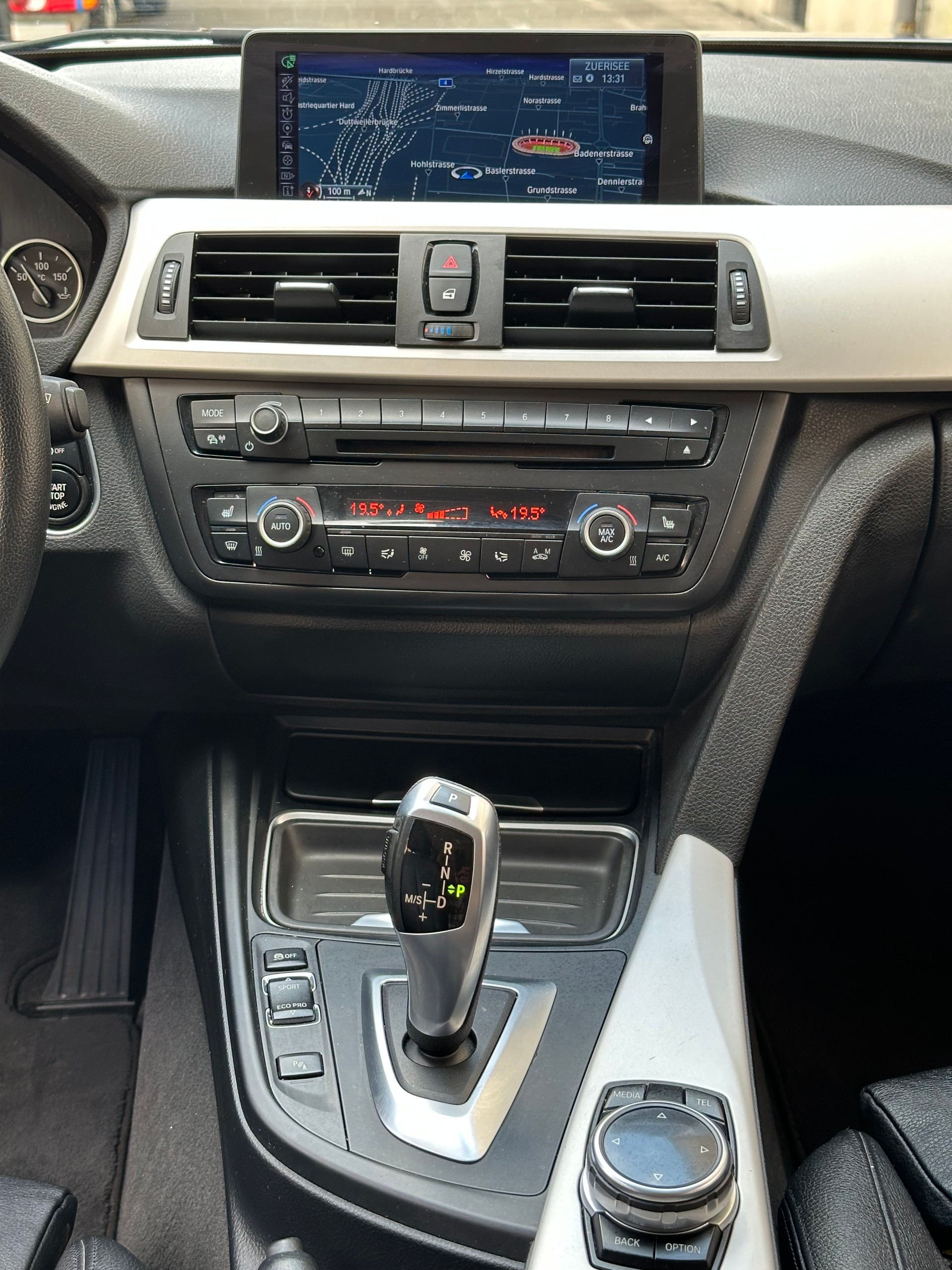 BMW 318d Touring Steptronic-image-17