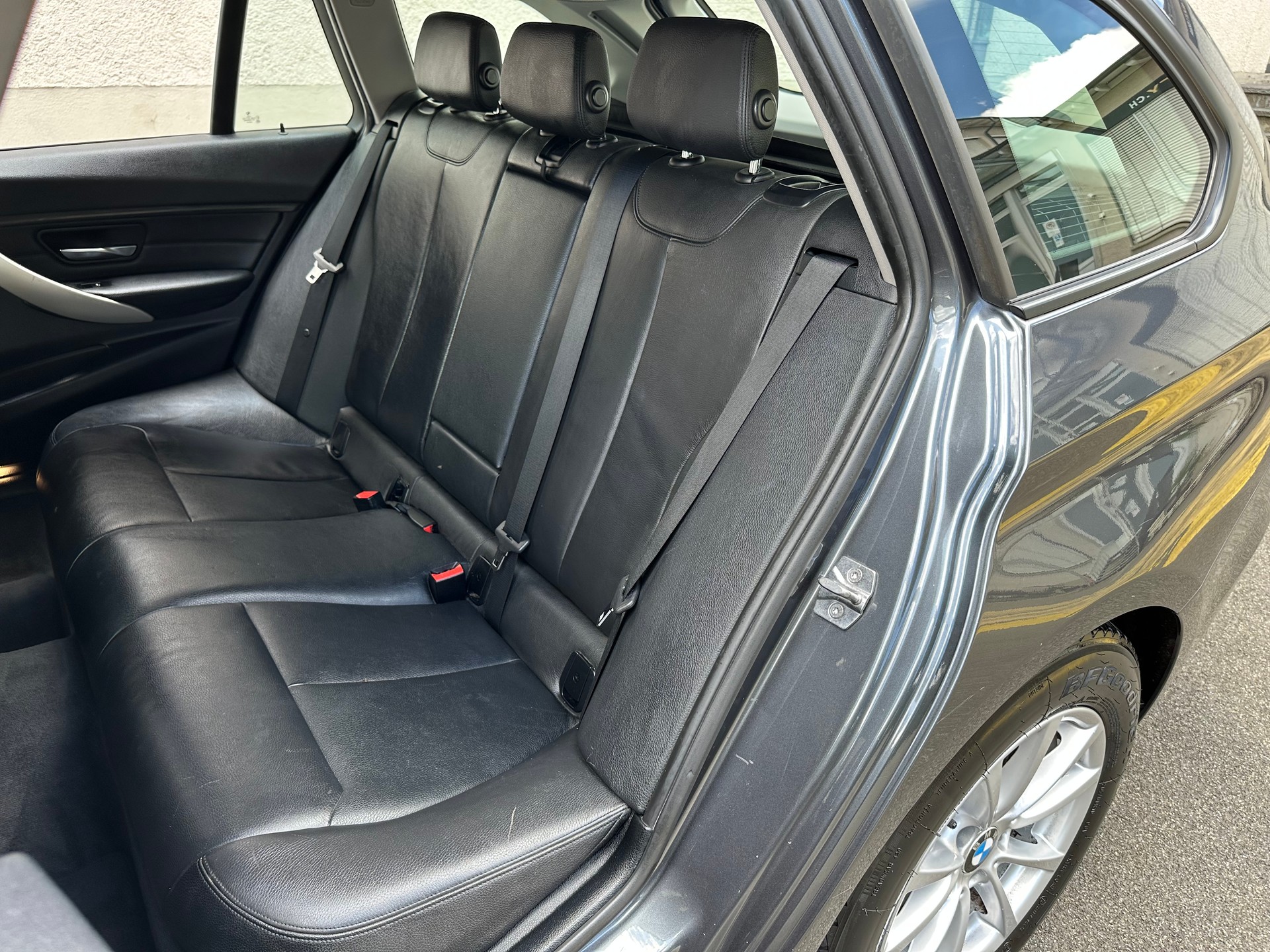 BMW 318d Touring Steptronic-image-14