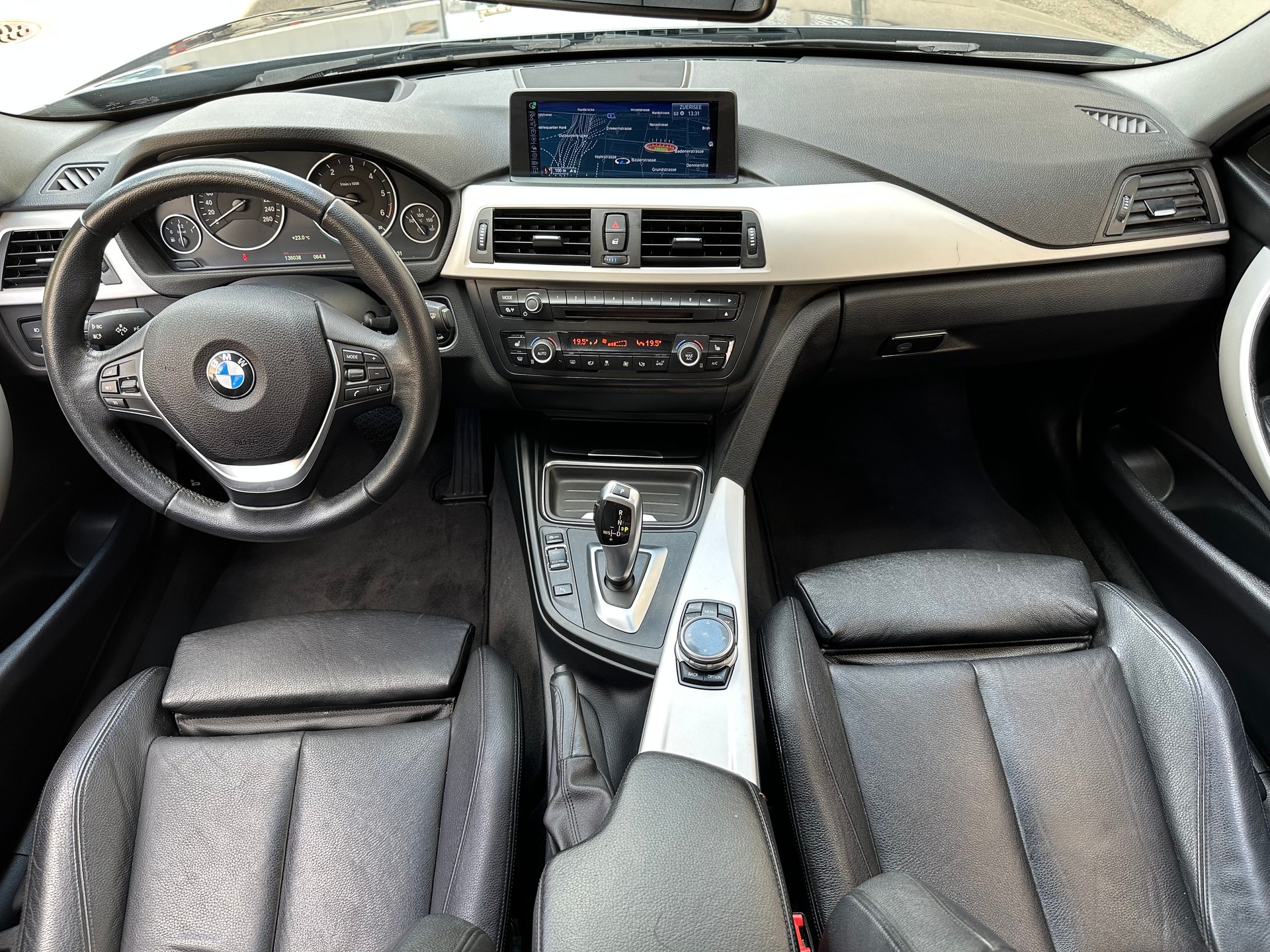 BMW 318d Touring Steptronic-image-8