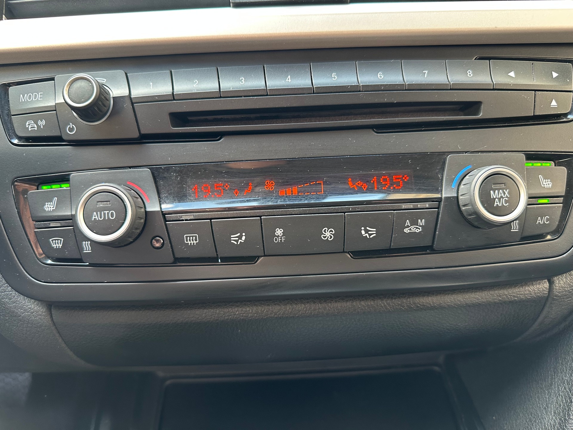 BMW 318d Touring Steptronic-image-25