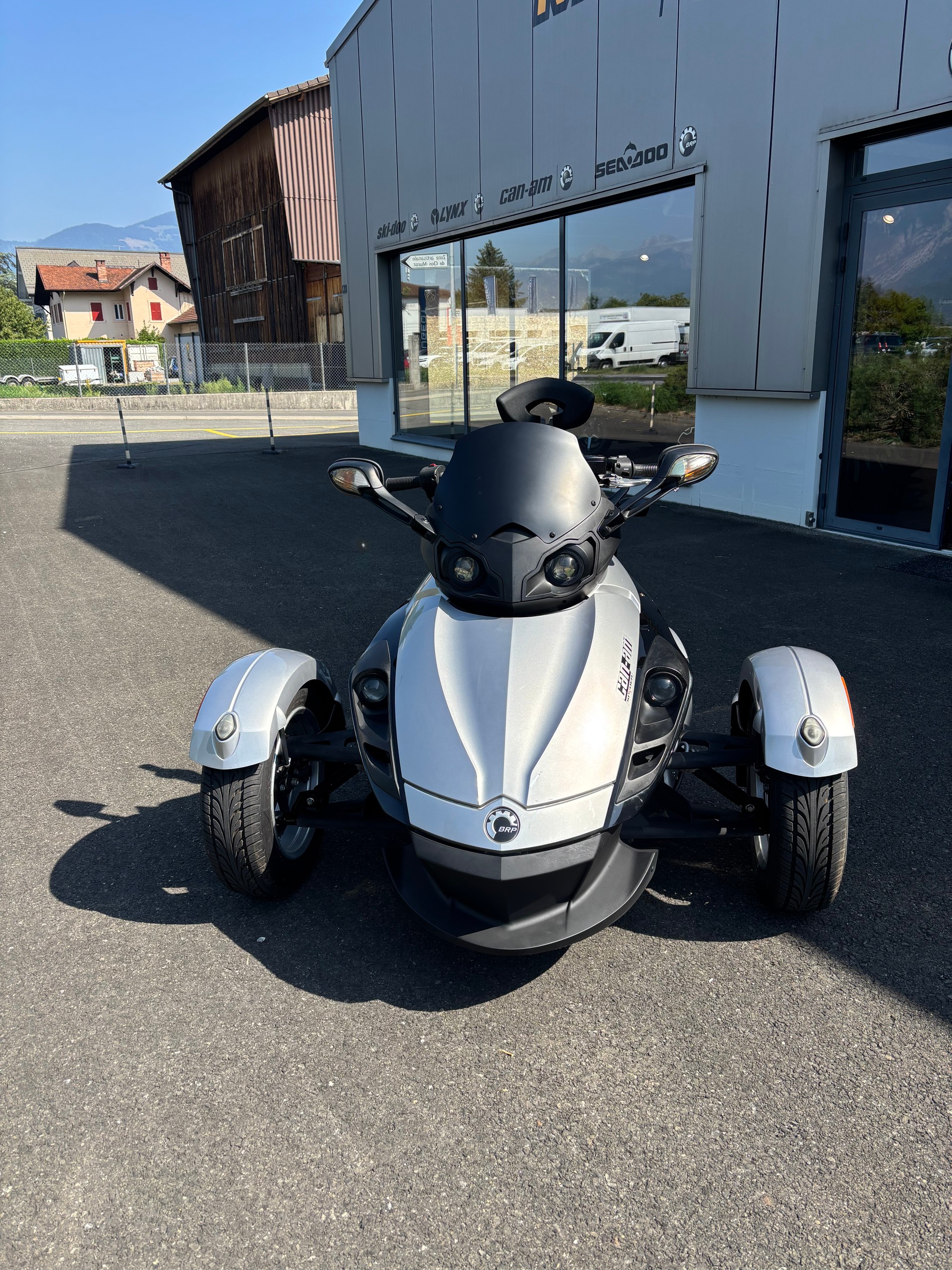 CAN-AM Spyder-image-2