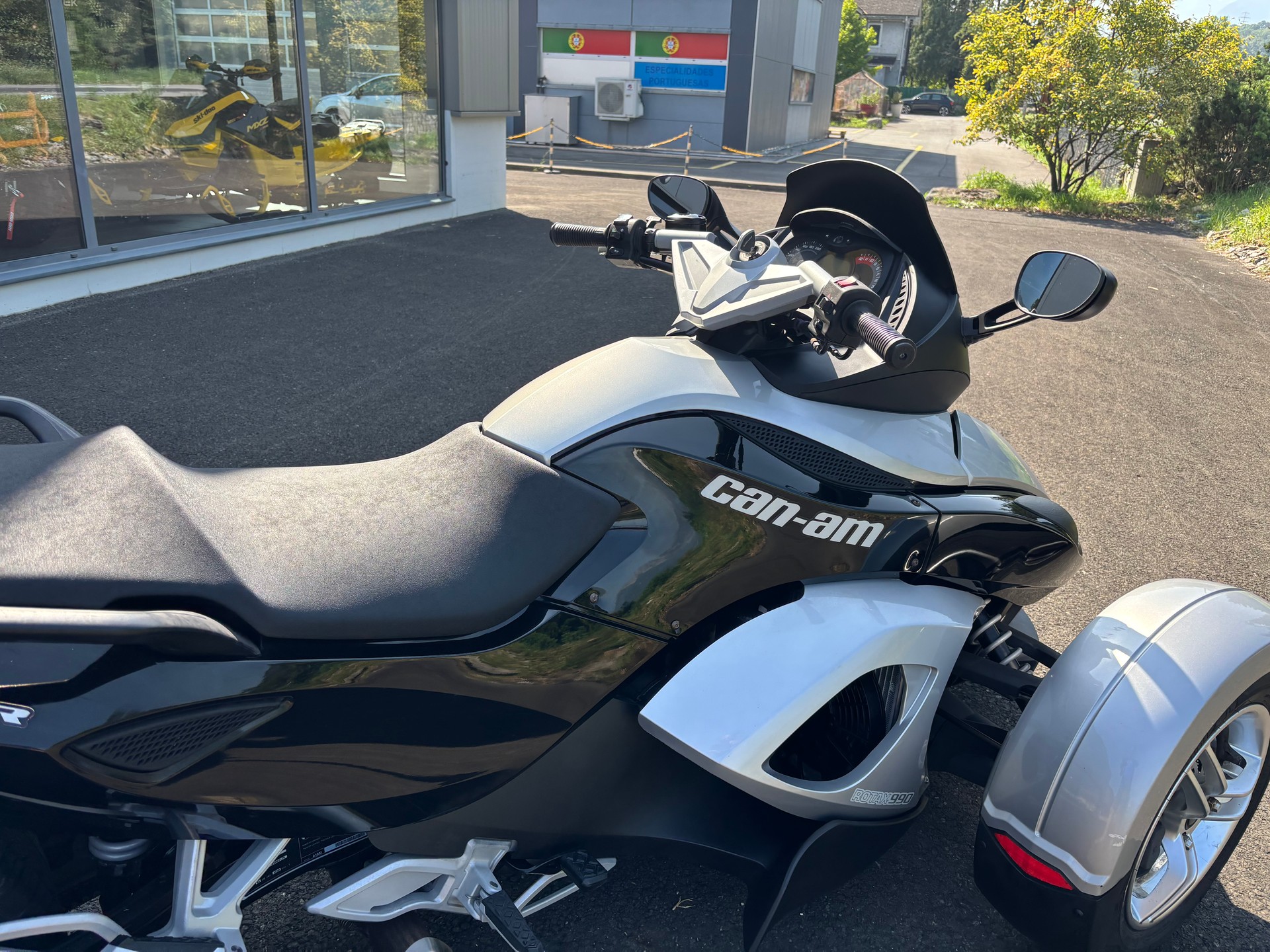 CAN-AM Spyder-image-4