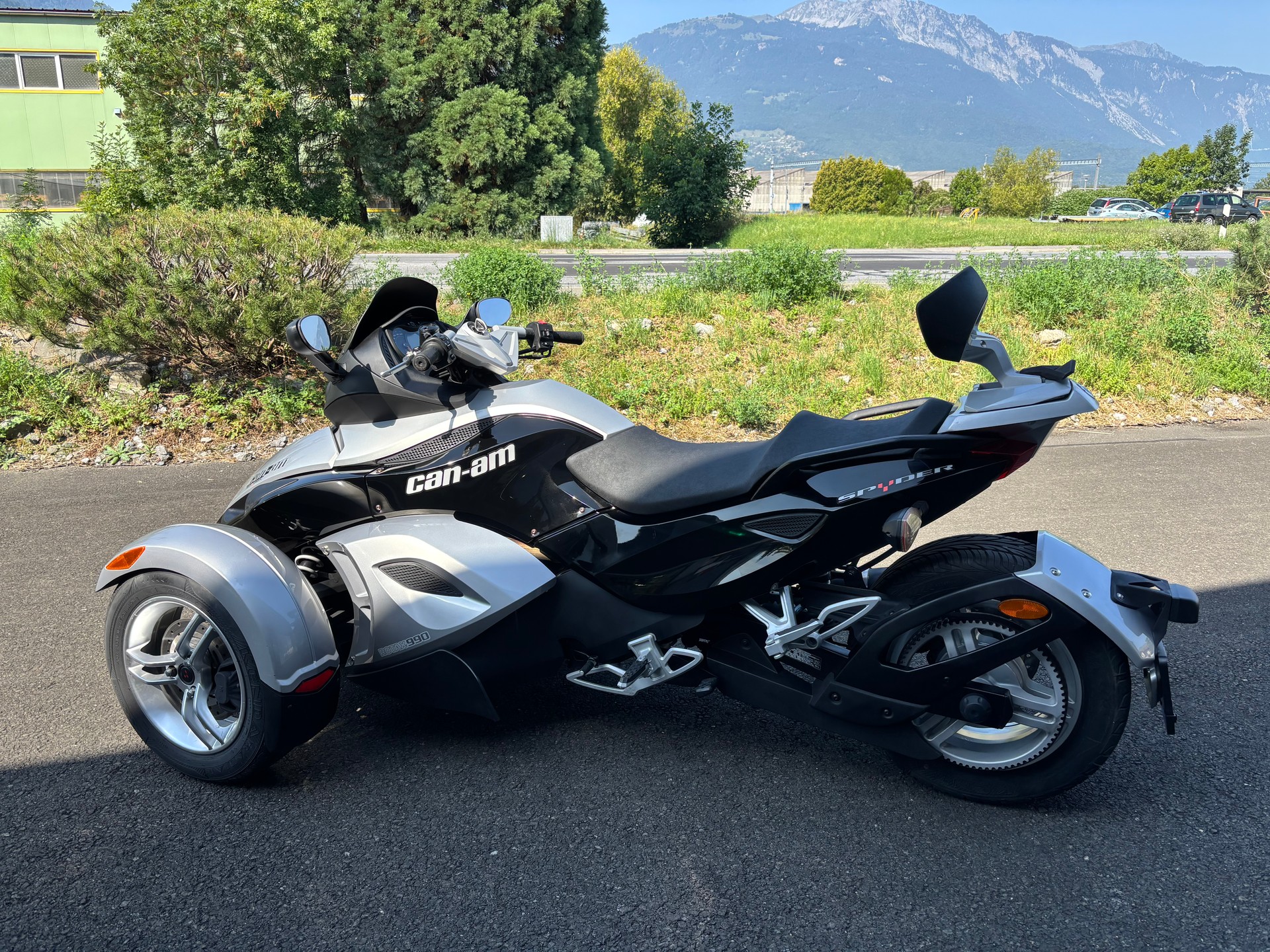 CAN-AM Spyder-image-1
