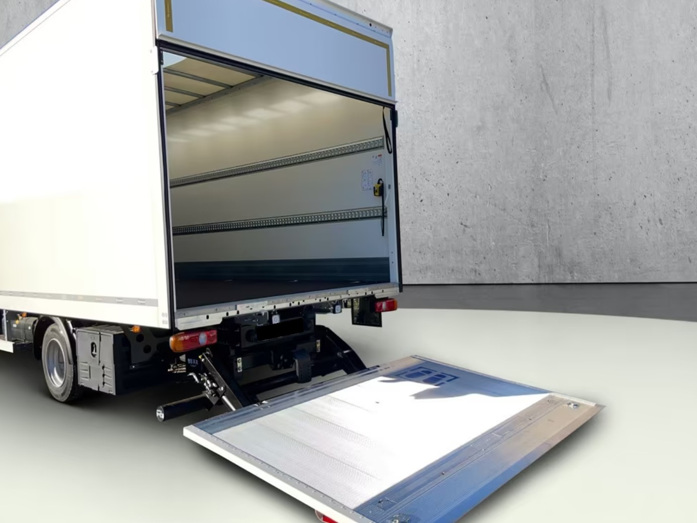 FUSO Canter 7C18 Kofferaufbau WIELTON-showroom-element-2