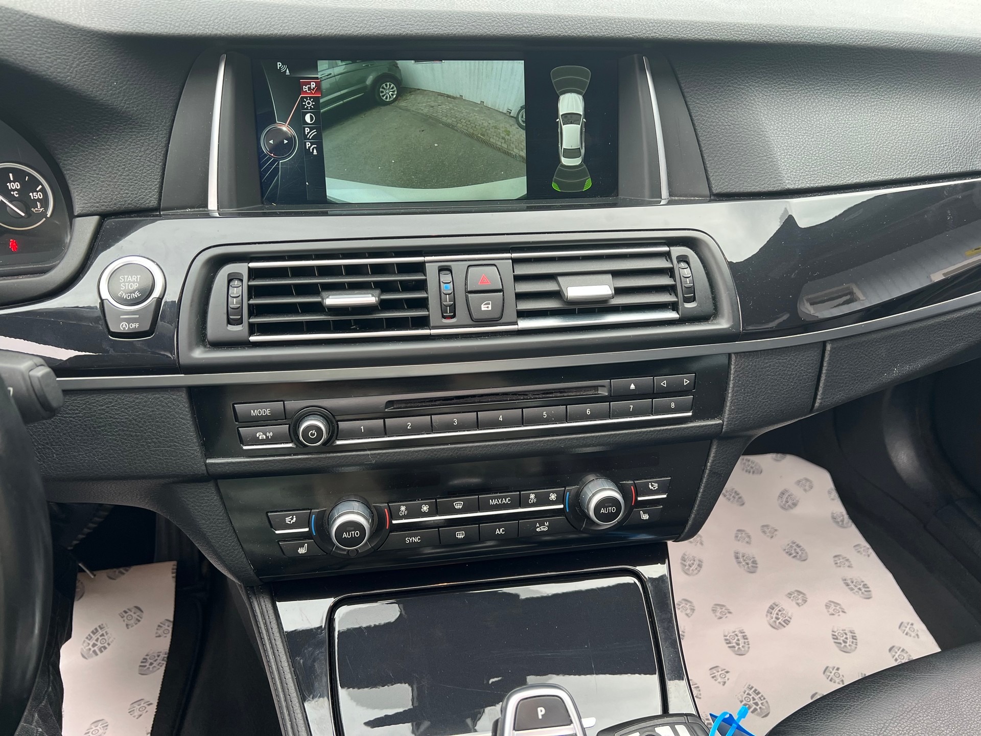 BMW 525d xDrive Luxury Line Steptronic-image-11