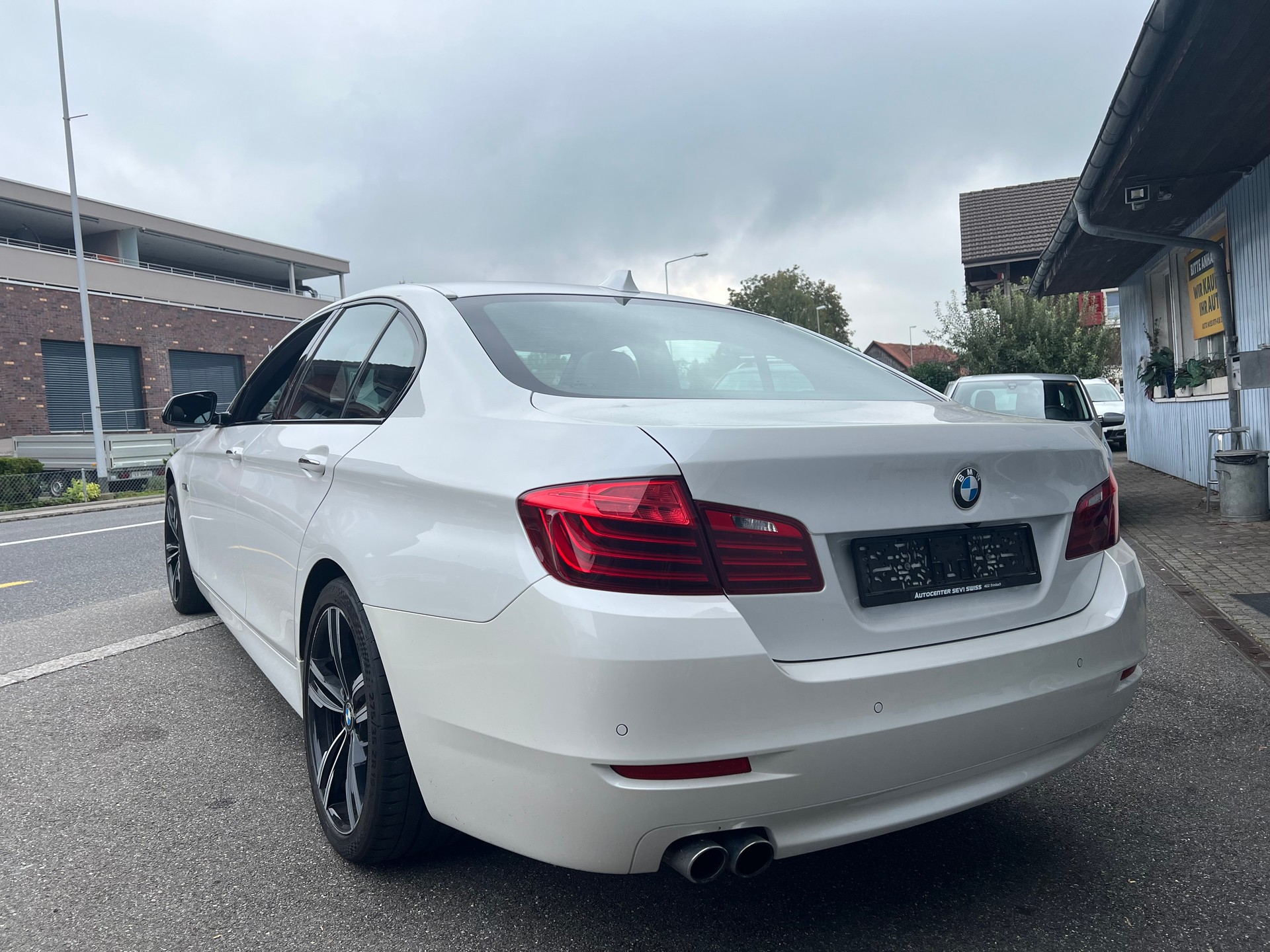 BMW 525d xDrive Luxury Line Steptronic-image-4