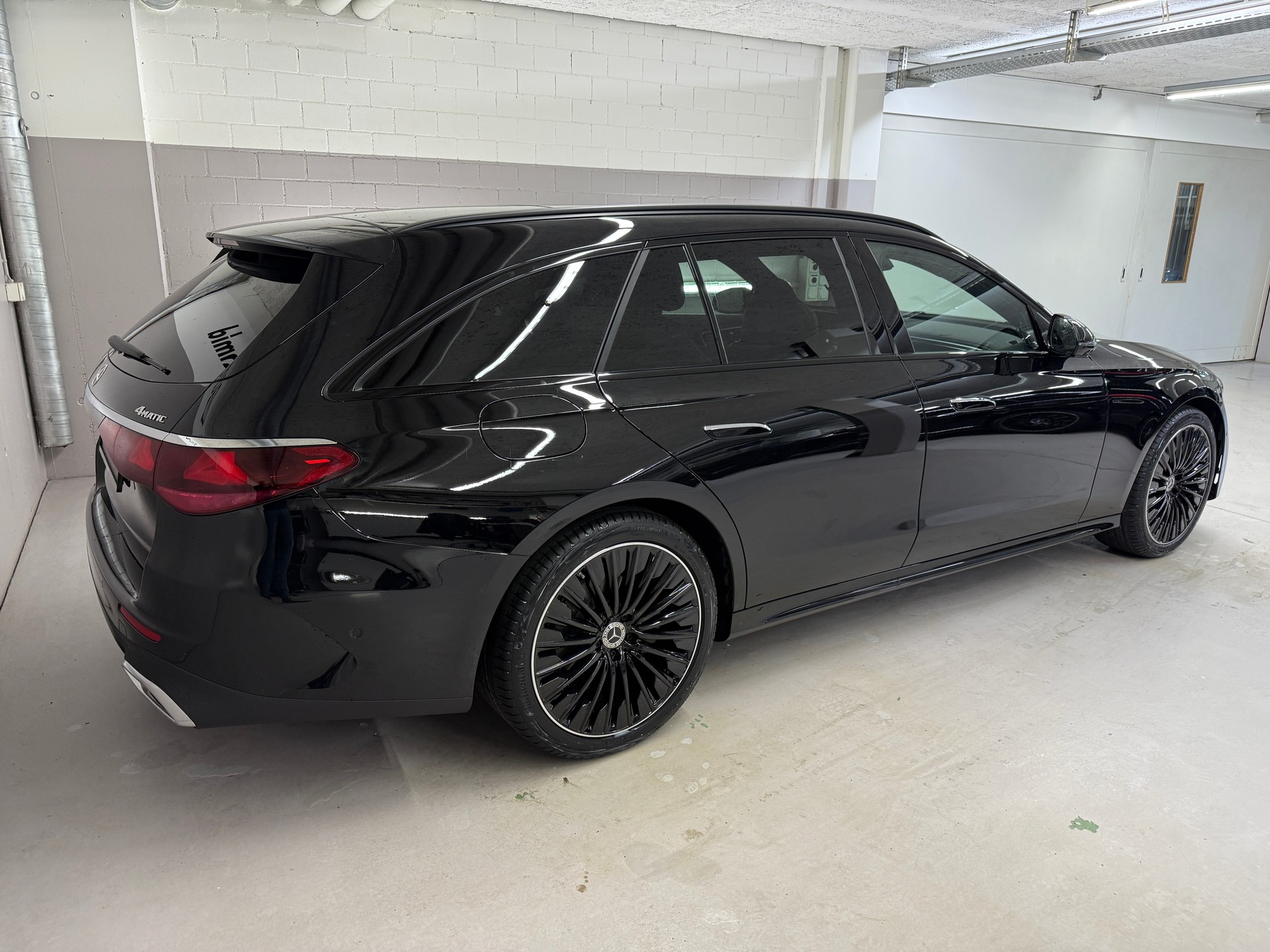 MERCEDES-BENZ E 220 d 4MATIC T-Modell-showroom-element-3