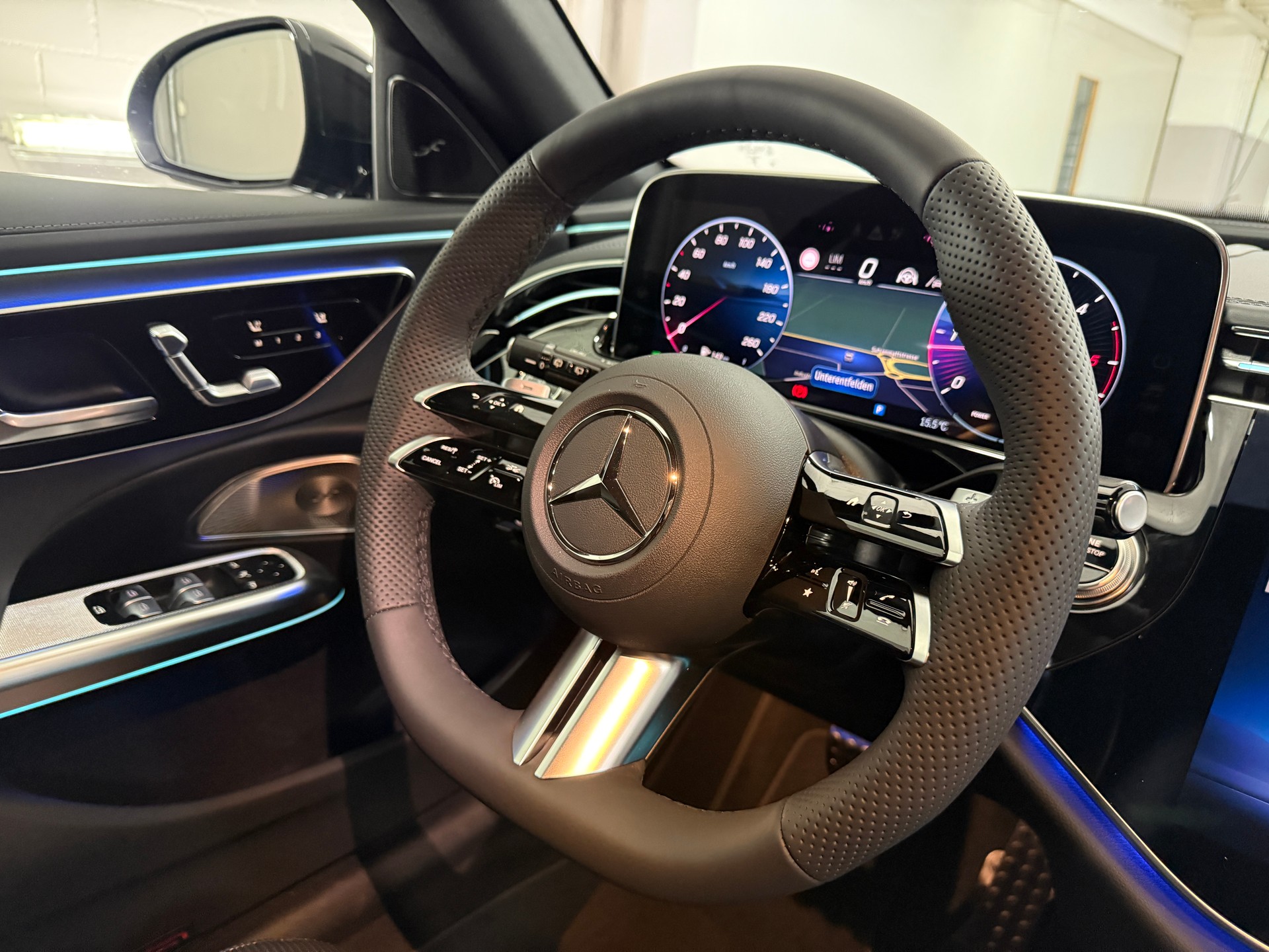 MERCEDES-BENZ E 220 d 4MATIC T-Modell-image-14