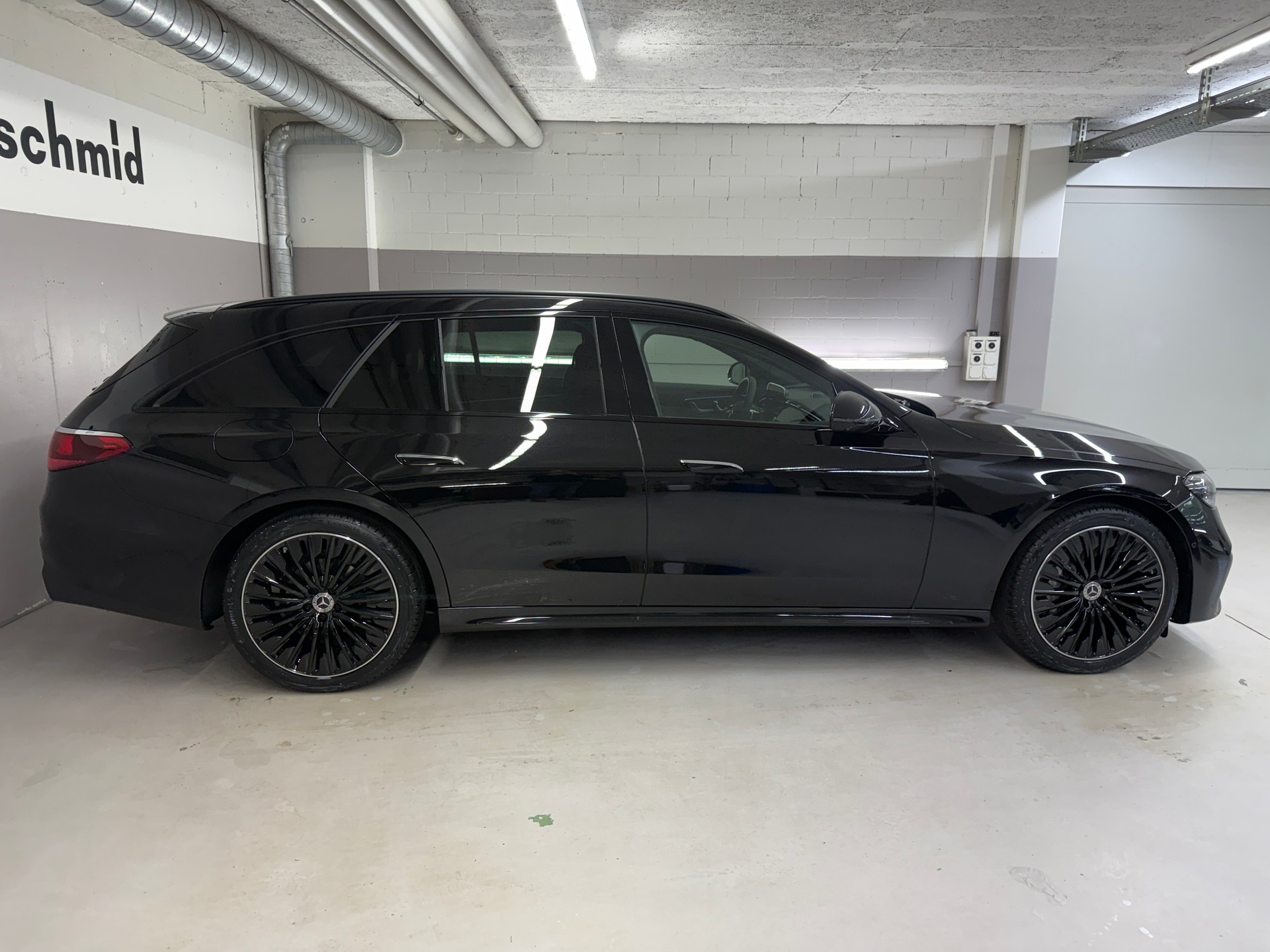 MERCEDES-BENZ E 220 d 4MATIC T-Modell-showroom-element-2